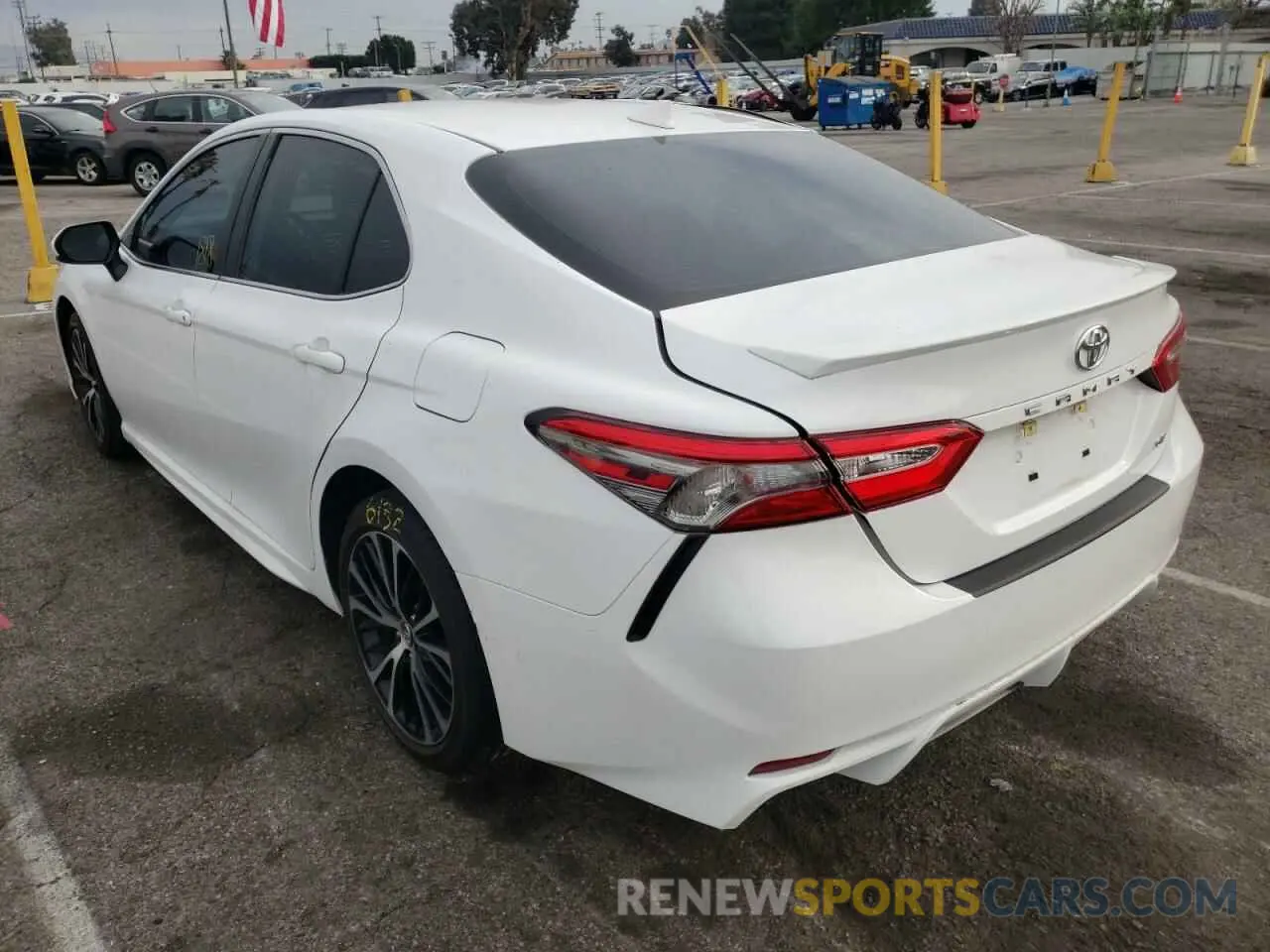 3 fotografías del automóvil dañado 4T1B11HK1KU796993 TOYOTA CAMRY 2019