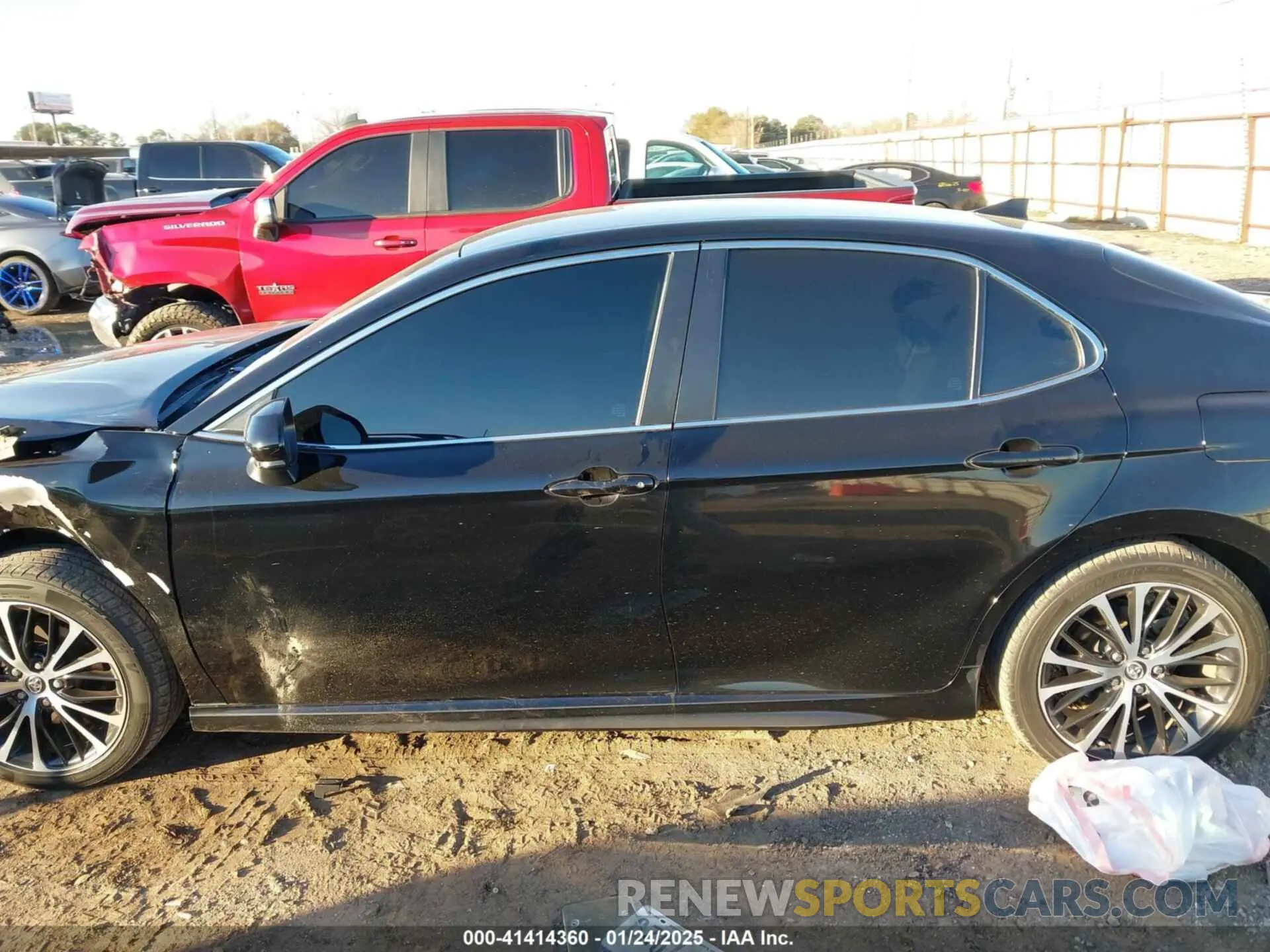 14 fotografías del automóvil dañado 4T1B11HK1KU807605 TOYOTA CAMRY 2019
