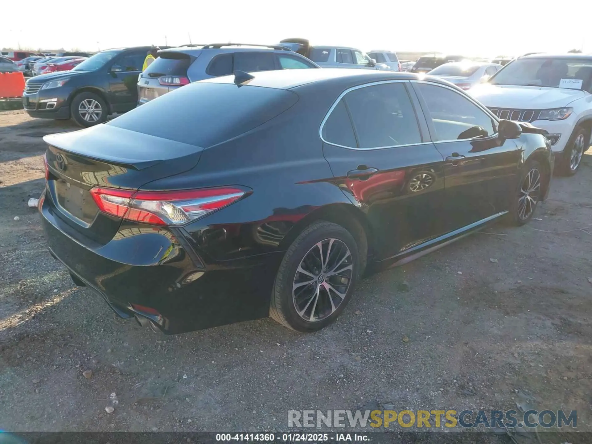 4 fotografías del automóvil dañado 4T1B11HK1KU807605 TOYOTA CAMRY 2019