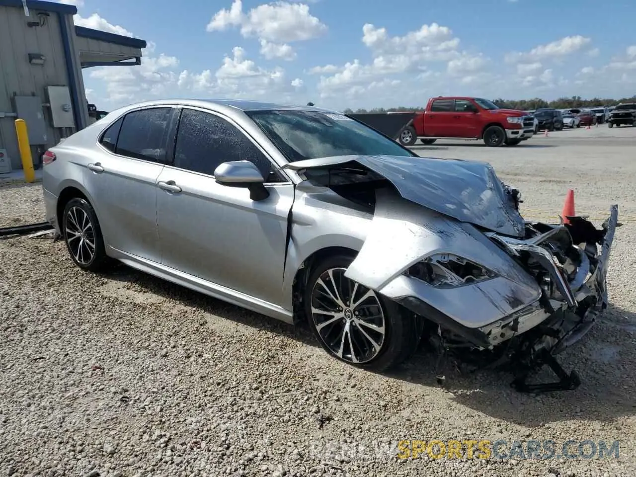 4 fotografías del automóvil dañado 4T1B11HK1KU809368 TOYOTA CAMRY 2019