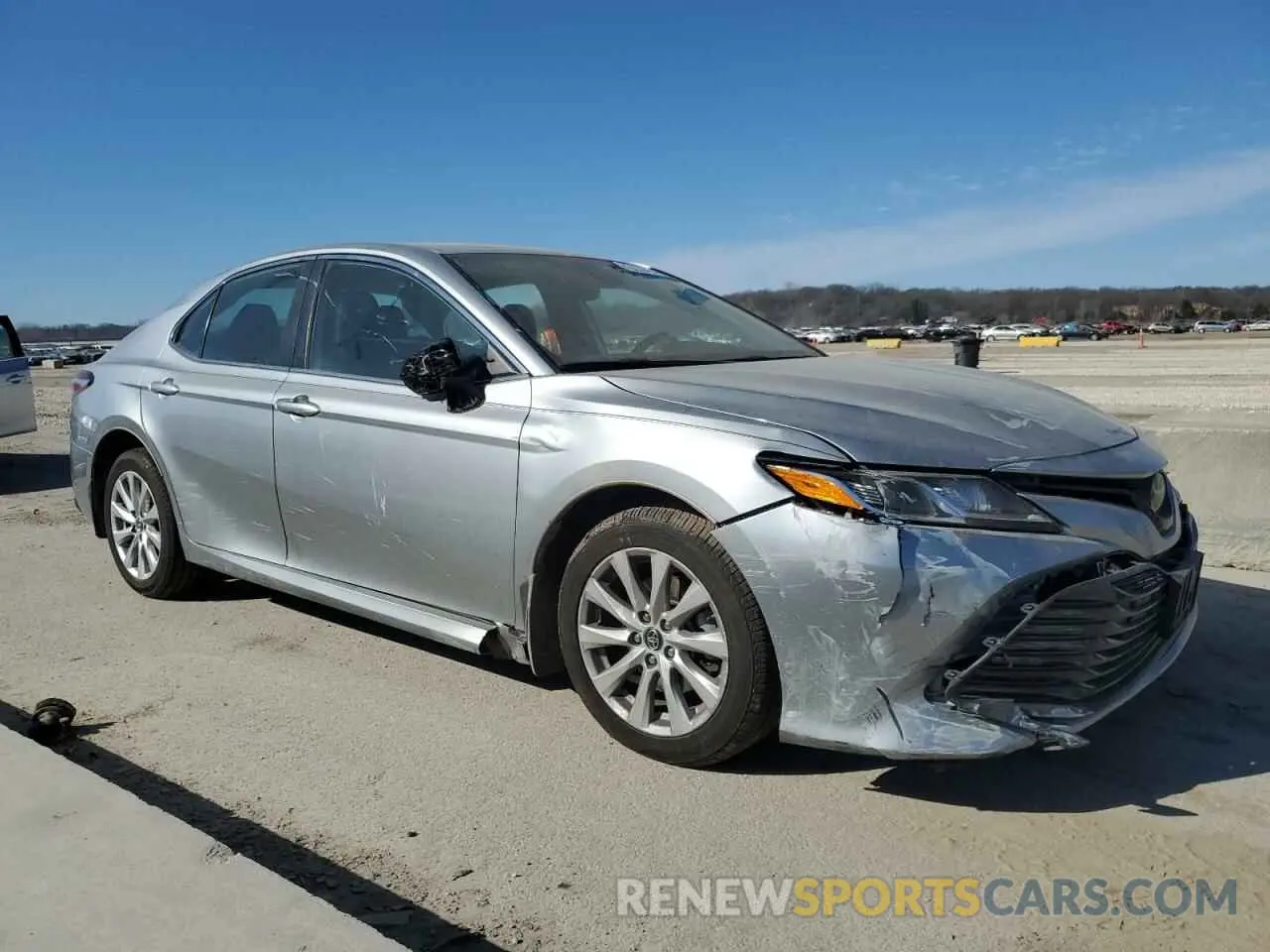 4 fotografías del automóvil dañado 4T1B11HK1KU809452 TOYOTA CAMRY 2019