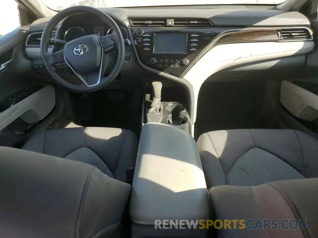 8 fotografías del automóvil dañado 4T1B11HK1KU809452 TOYOTA CAMRY 2019