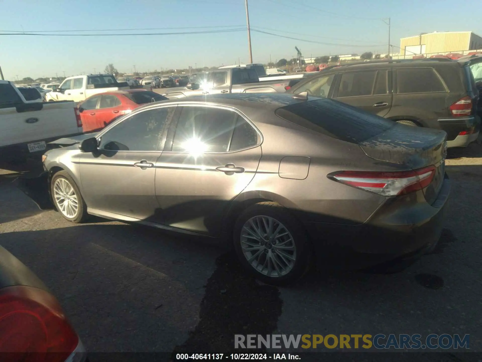 14 fotografías del automóvil dañado 4T1B11HK1KU809709 TOYOTA CAMRY 2019