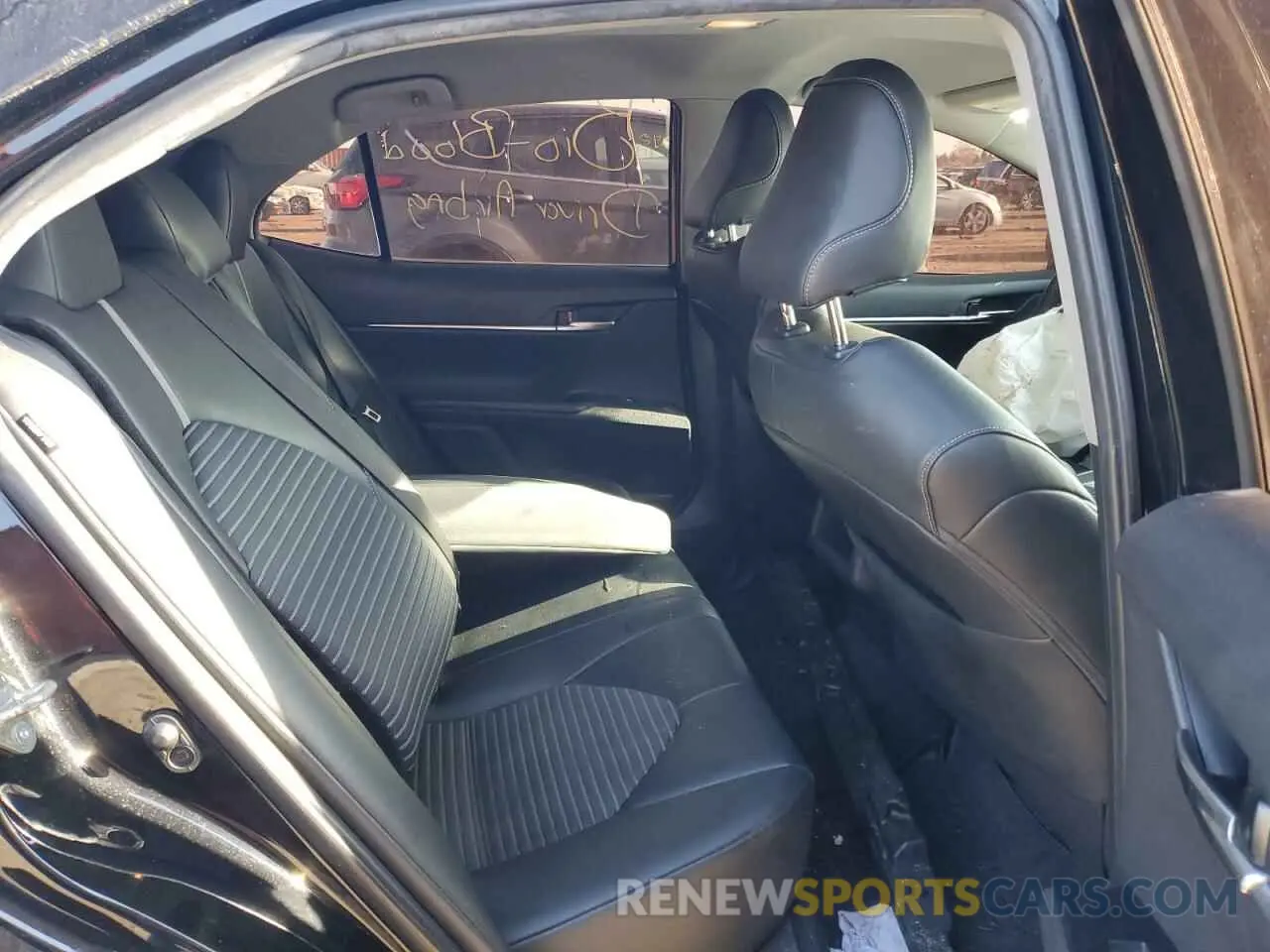 11 fotografías del automóvil dañado 4T1B11HK1KU818698 TOYOTA CAMRY 2019