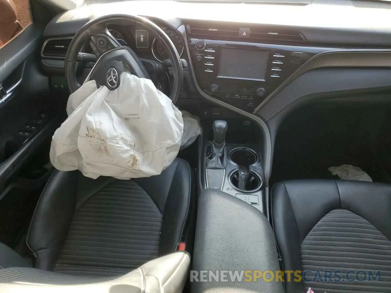 8 fotografías del automóvil dañado 4T1B11HK1KU818698 TOYOTA CAMRY 2019
