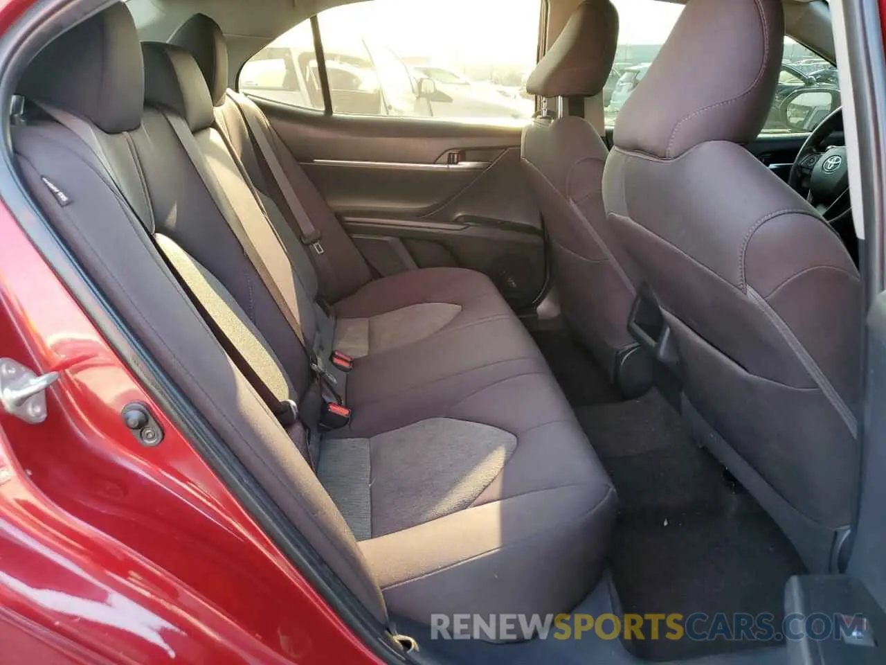 10 fotografías del automóvil dañado 4T1B11HK1KU818975 TOYOTA CAMRY 2019