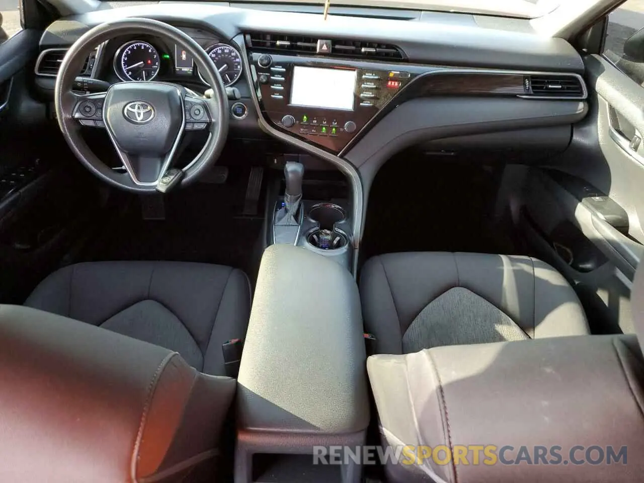 8 fotografías del automóvil dañado 4T1B11HK1KU818975 TOYOTA CAMRY 2019
