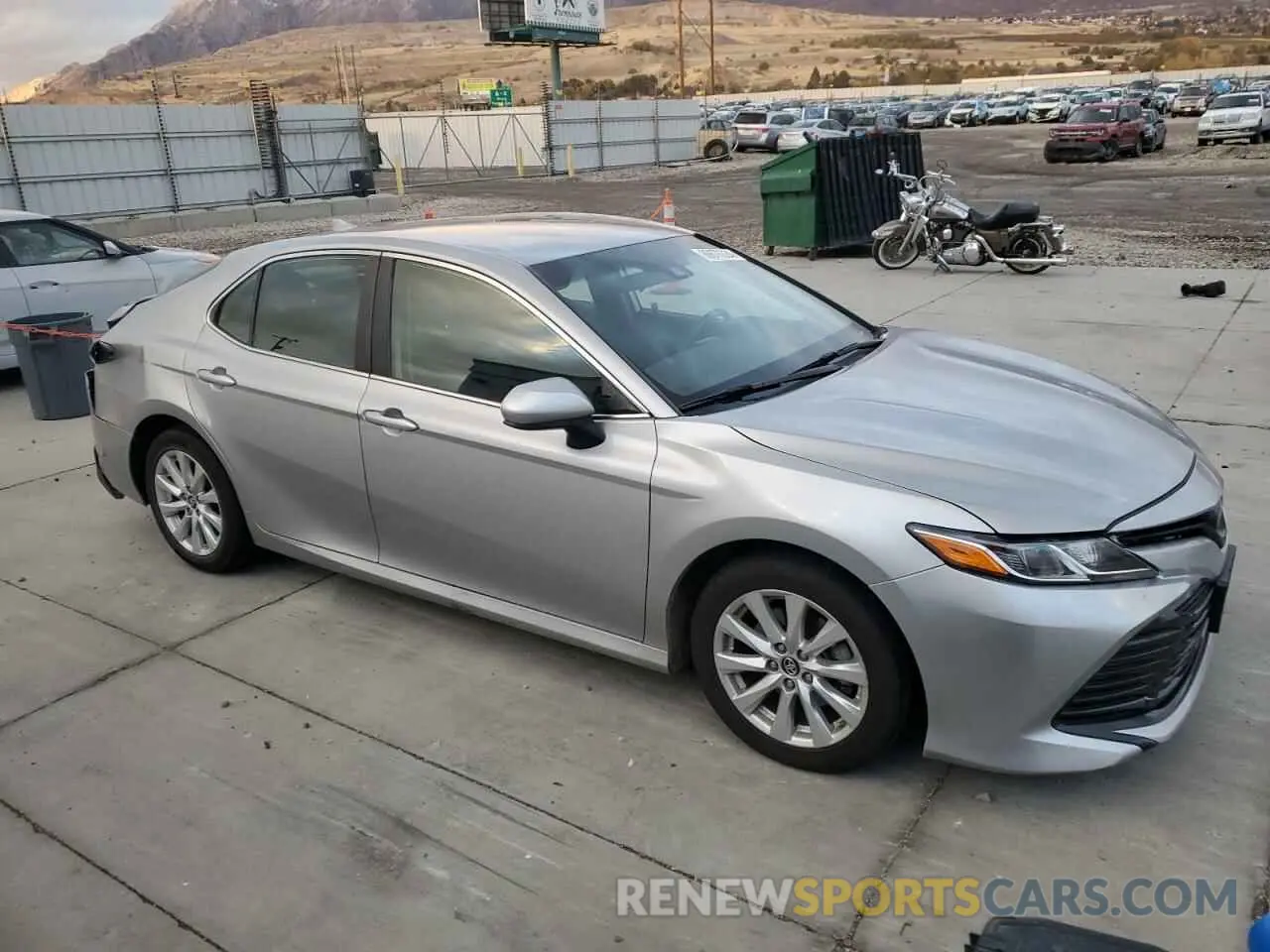 4 fotografías del automóvil dañado 4T1B11HK1KU826025 TOYOTA CAMRY 2019
