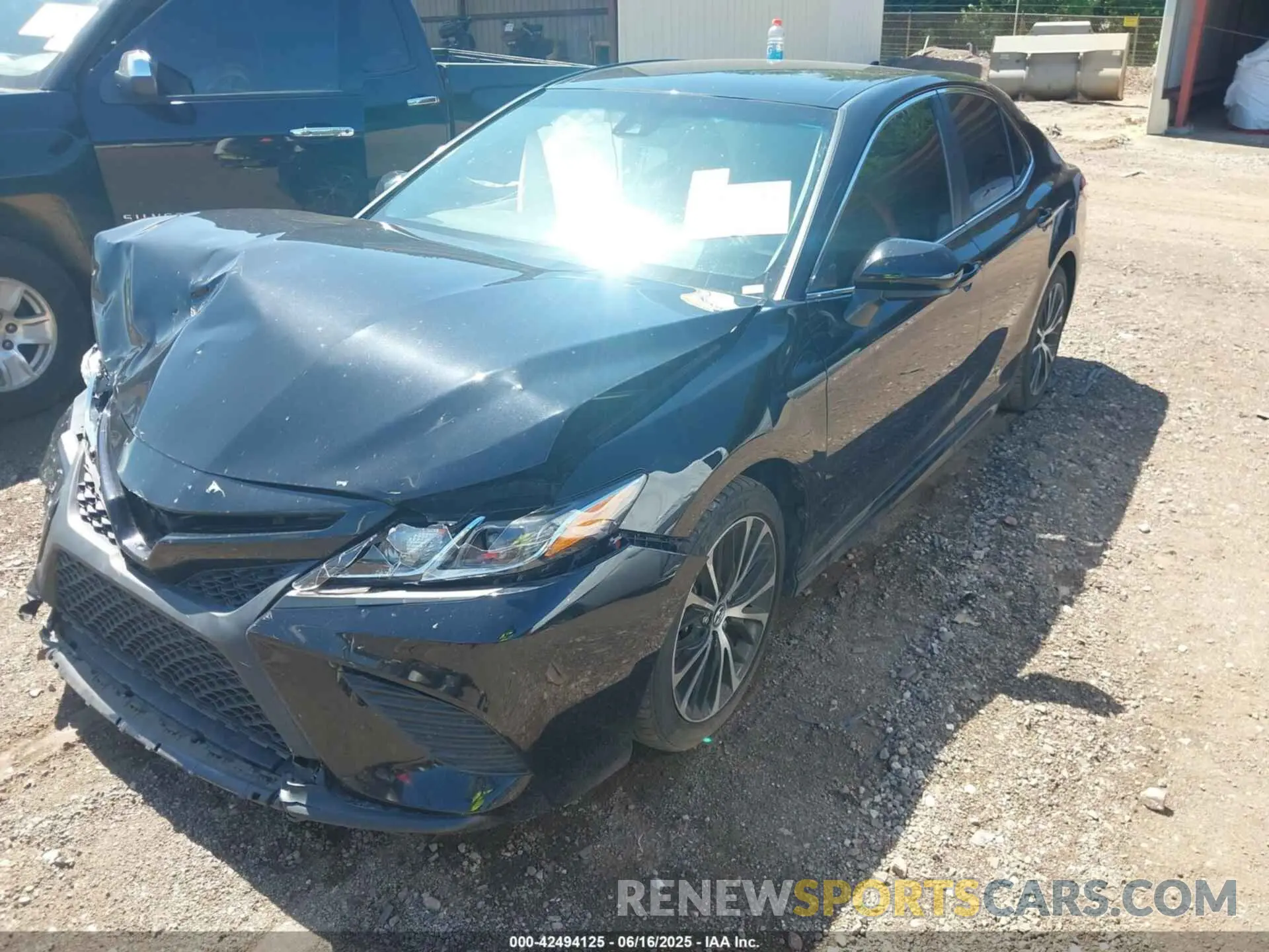 2 fotografías del automóvil dañado 4T1B11HK1KU827434 TOYOTA CAMRY 2019