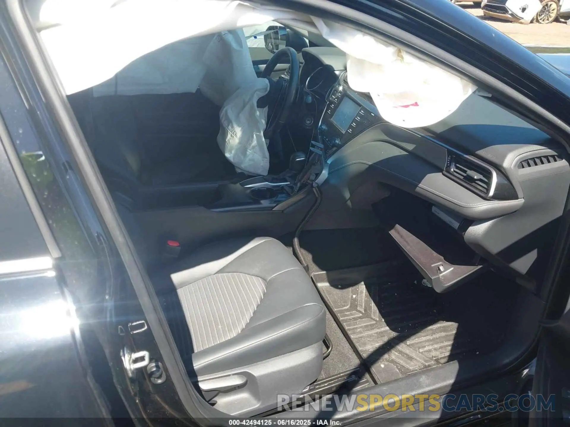 5 fotografías del automóvil dañado 4T1B11HK1KU827434 TOYOTA CAMRY 2019