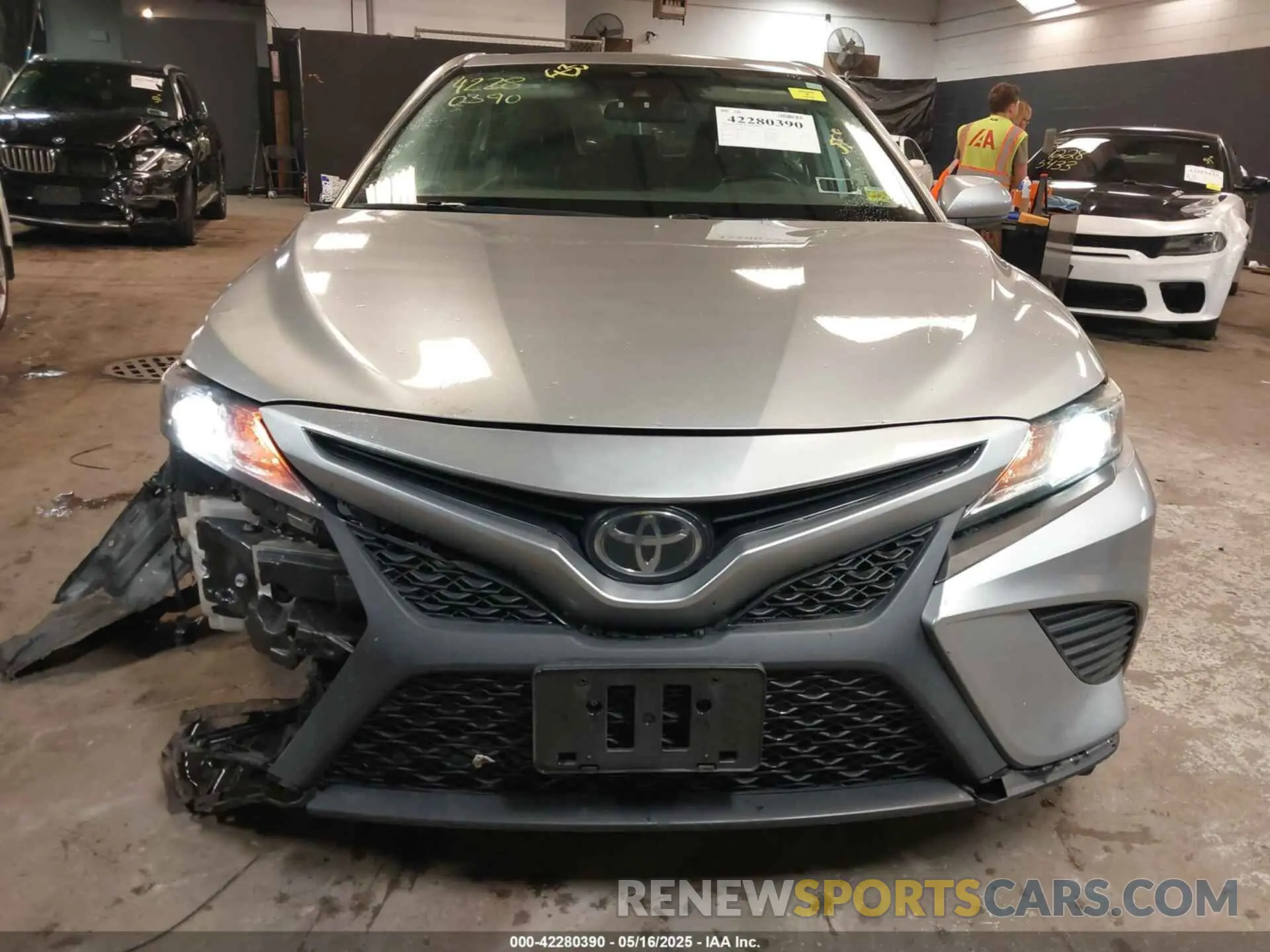 12 fotografías del automóvil dañado 4T1B11HK1KU834643 TOYOTA CAMRY 2019