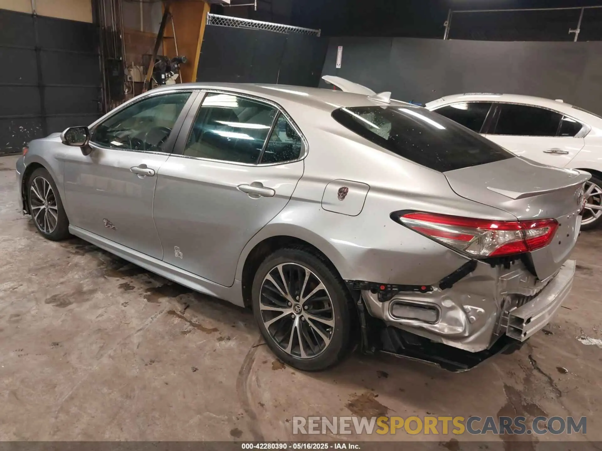 3 fotografías del automóvil dañado 4T1B11HK1KU834643 TOYOTA CAMRY 2019