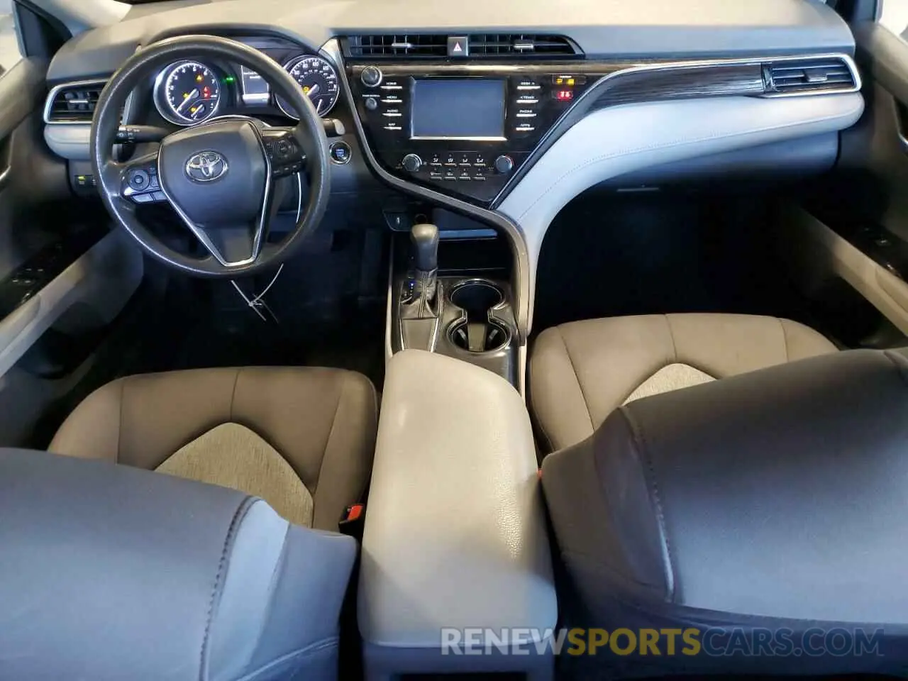8 fotografías del automóvil dañado 4T1B11HK1KU846873 TOYOTA CAMRY 2019