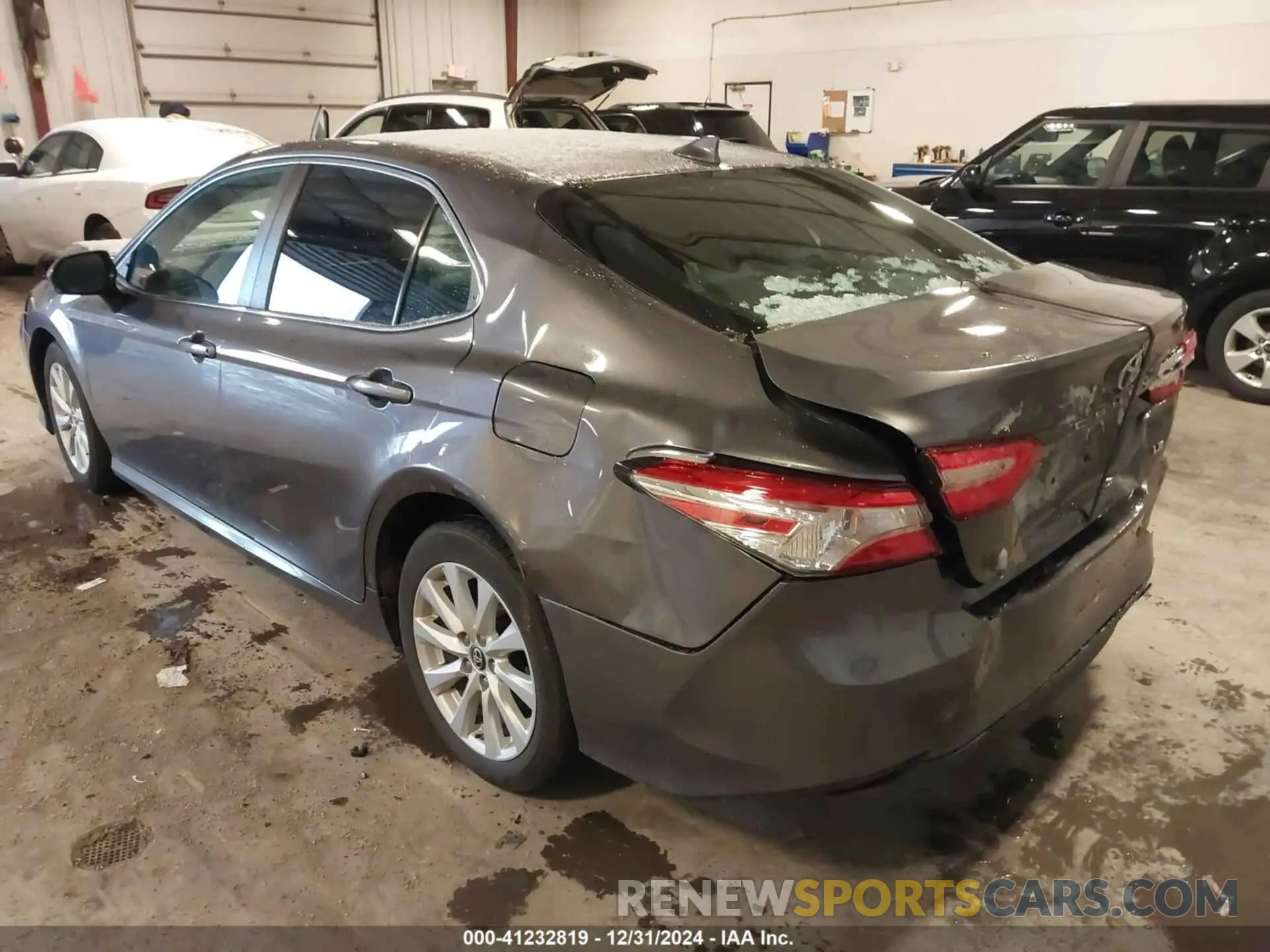 3 fotografías del automóvil dañado 4T1B11HK1KU855671 TOYOTA CAMRY 2019