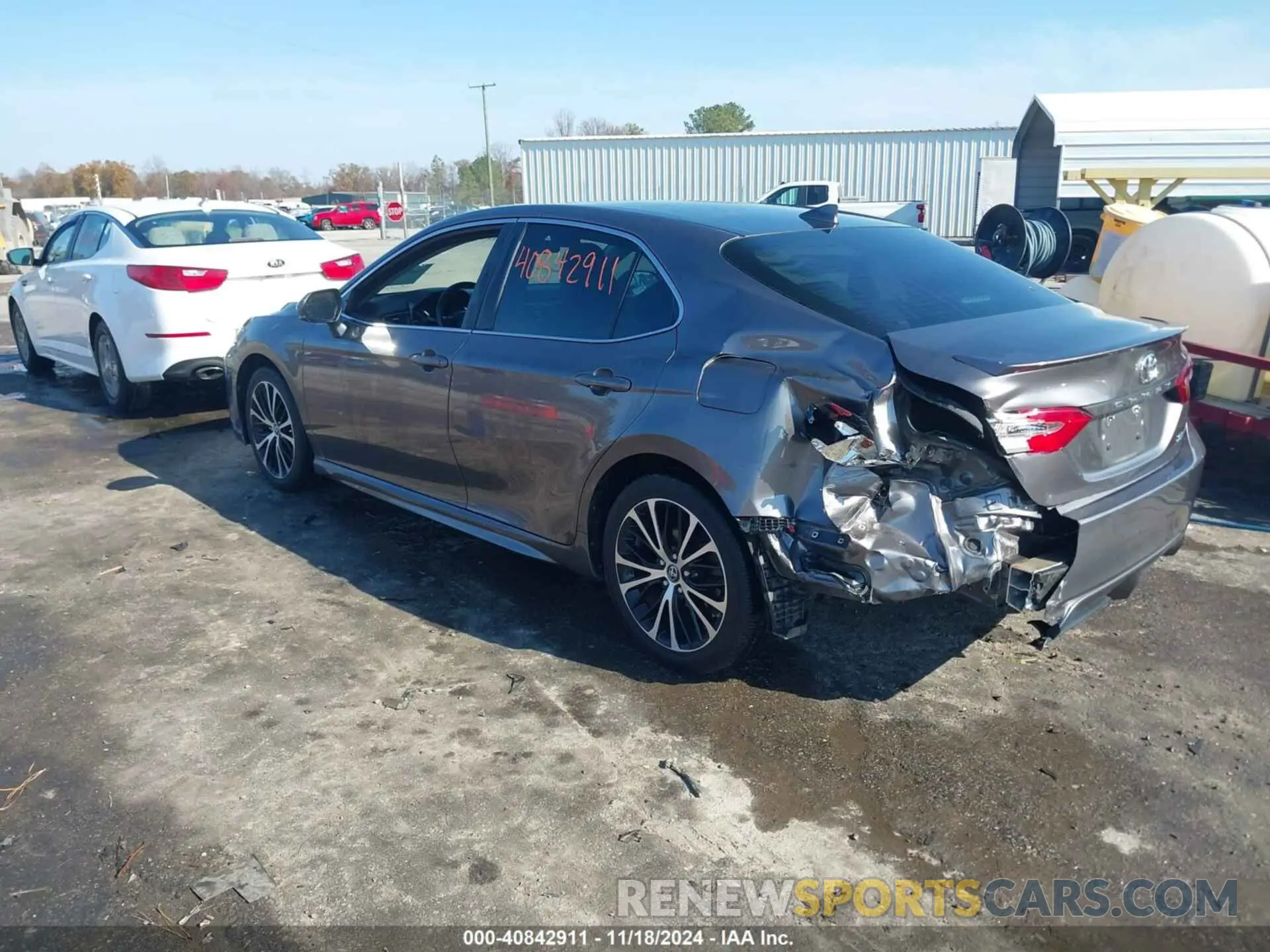 3 fotografías del automóvil dañado 4T1B11HK2KU160499 TOYOTA CAMRY 2019