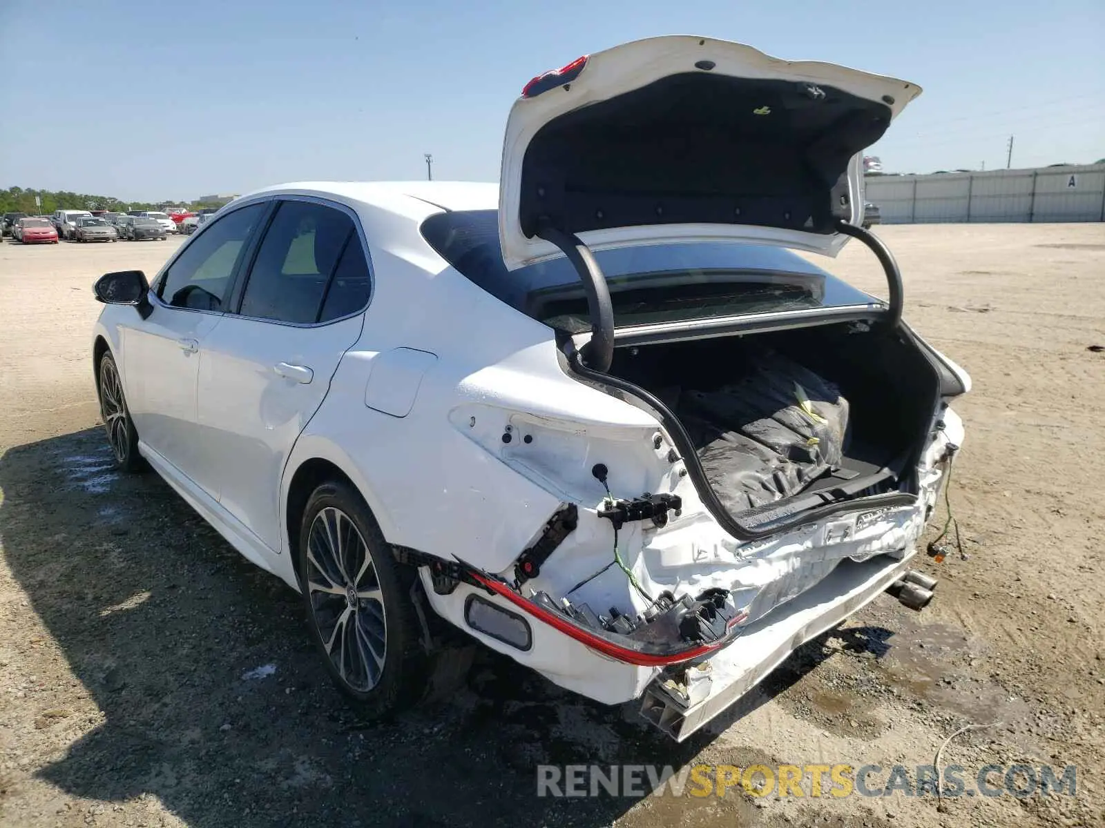 3 fotografías del automóvil dañado 4T1B11HK2KU169686 TOYOTA CAMRY 2019