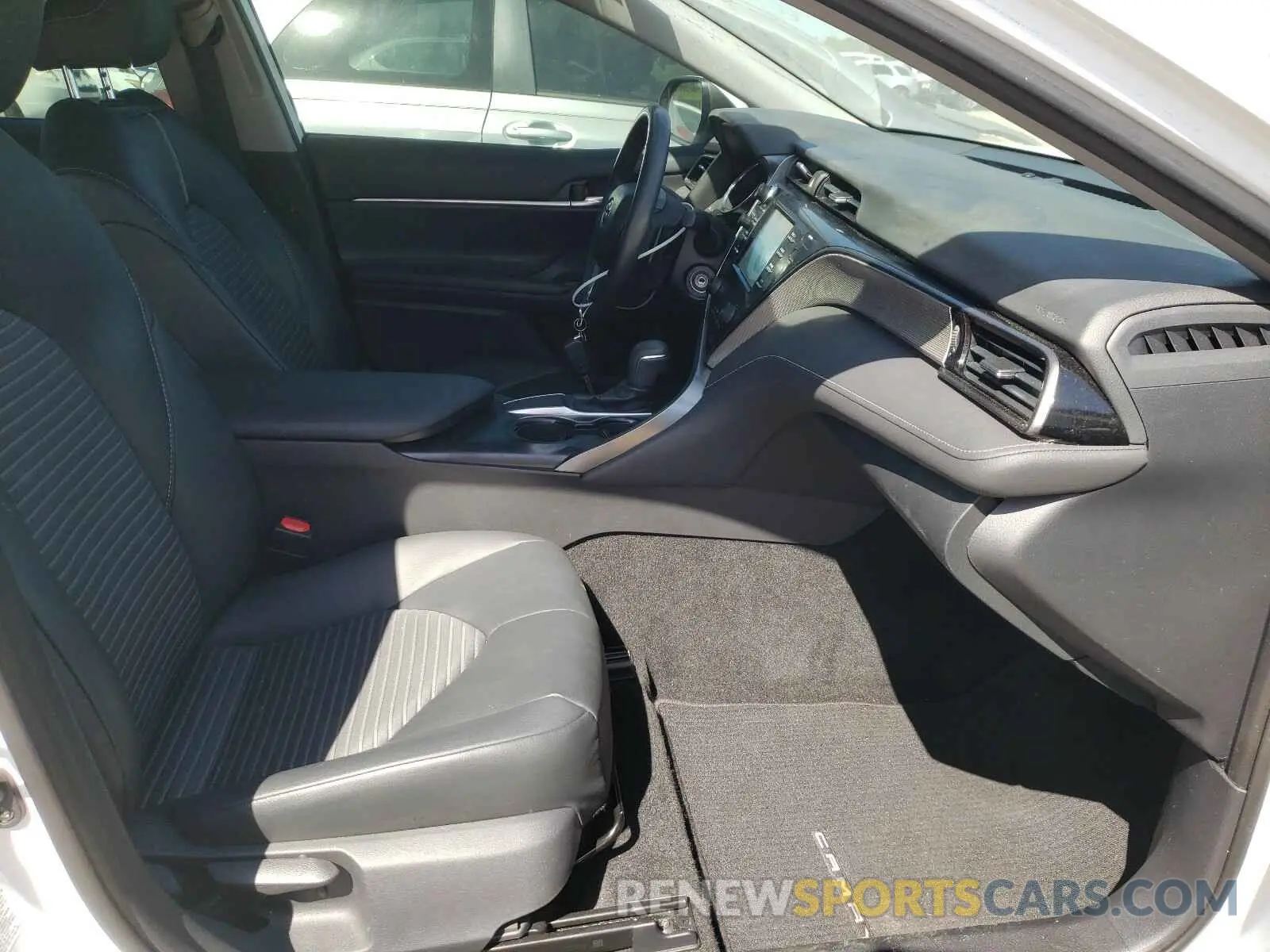 5 fotografías del automóvil dañado 4T1B11HK2KU169686 TOYOTA CAMRY 2019