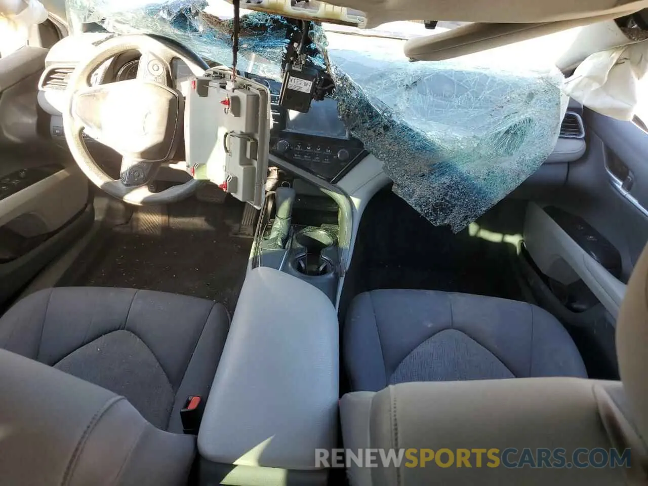 8 fotografías del automóvil dañado 4T1B11HK2KU180011 TOYOTA CAMRY 2019