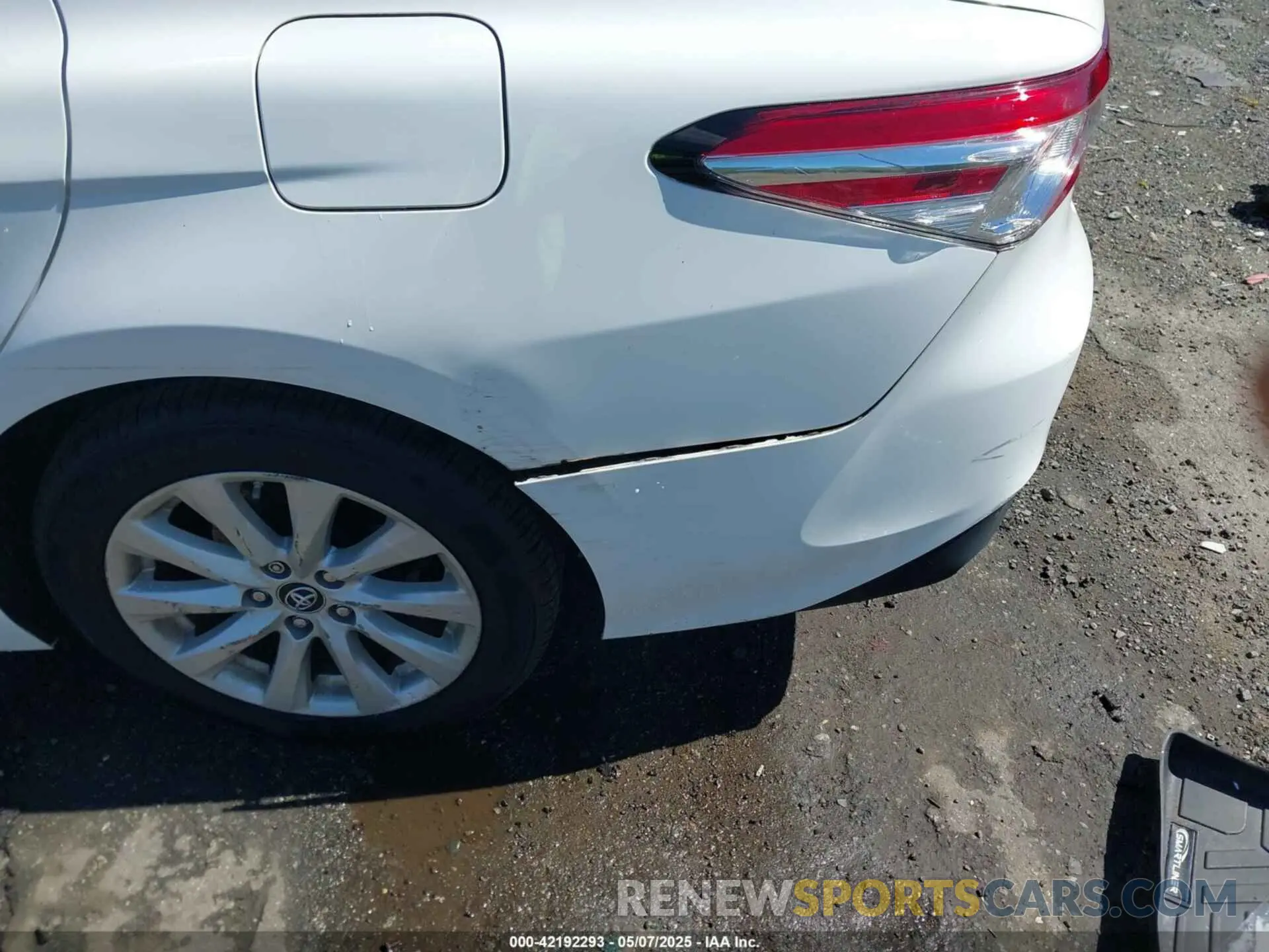 17 fotografías del automóvil dañado 4T1B11HK2KU187475 TOYOTA CAMRY 2019