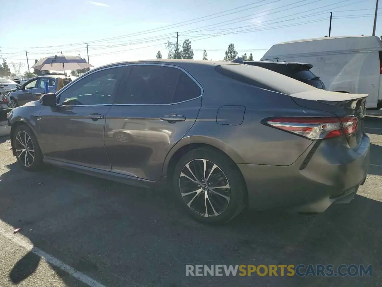 2 fotografías del automóvil dañado 4T1B11HK2KU190098 TOYOTA CAMRY 2019
