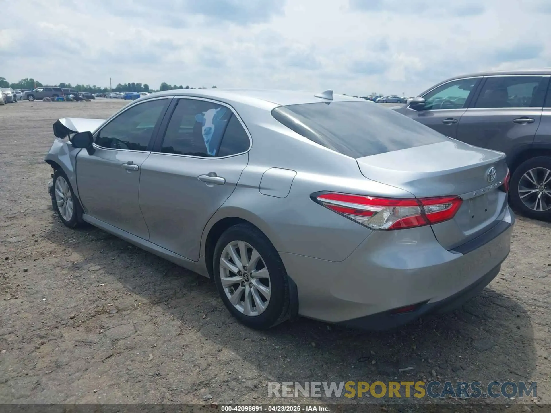 3 fotografías del automóvil dañado 4T1B11HK2KU198783 TOYOTA CAMRY 2019