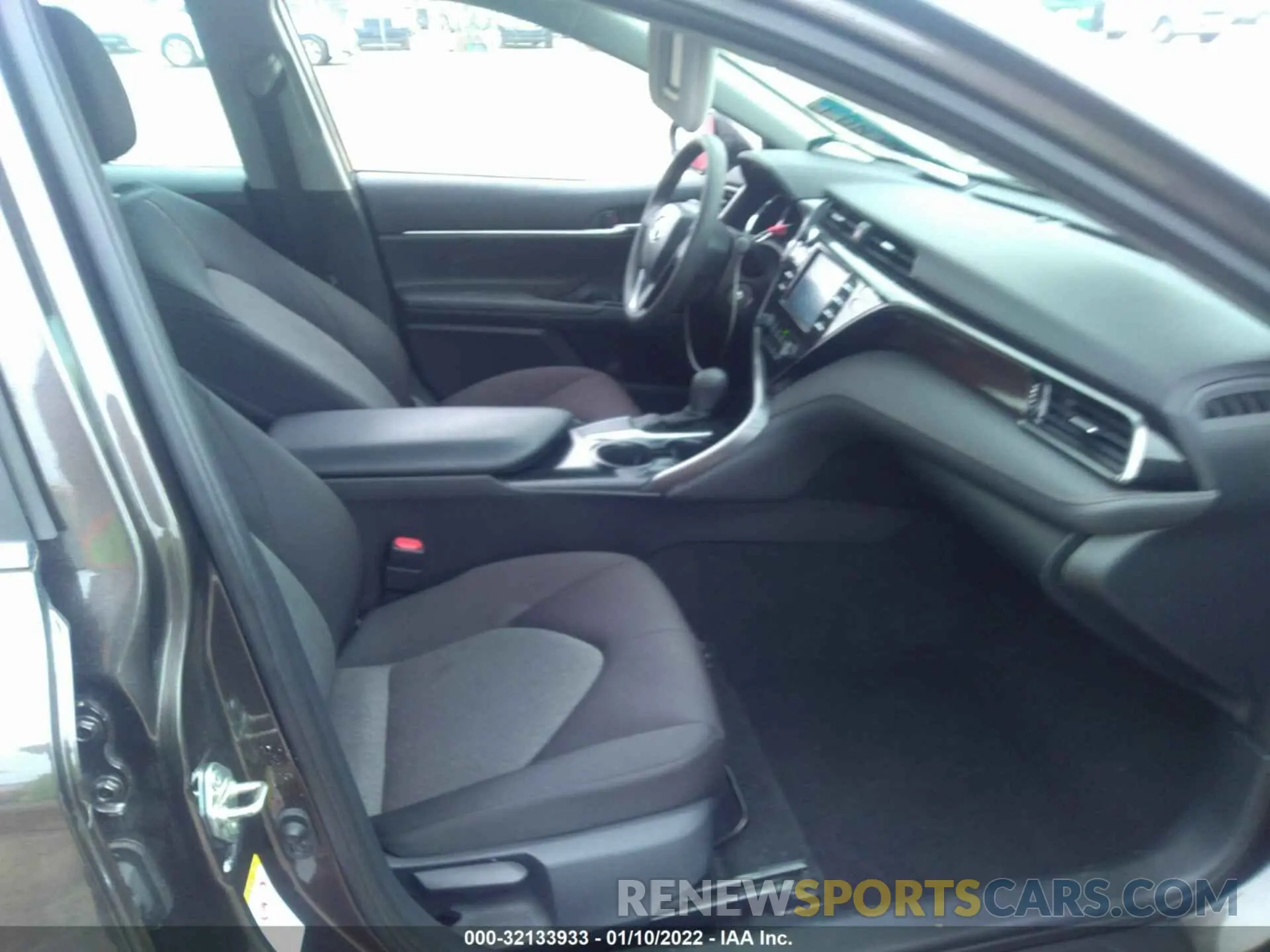 5 fotografías del automóvil dañado 4T1B11HK2KU201584 TOYOTA CAMRY 2019