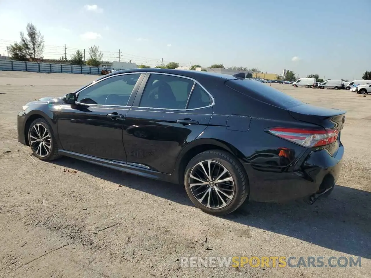 2 fotografías del automóvil dañado 4T1B11HK2KU225772 TOYOTA CAMRY 2019