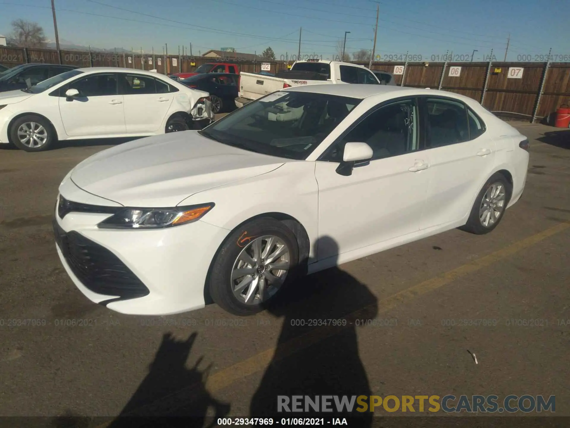 2 fotografías del automóvil dañado 4T1B11HK2KU230437 TOYOTA CAMRY 2019