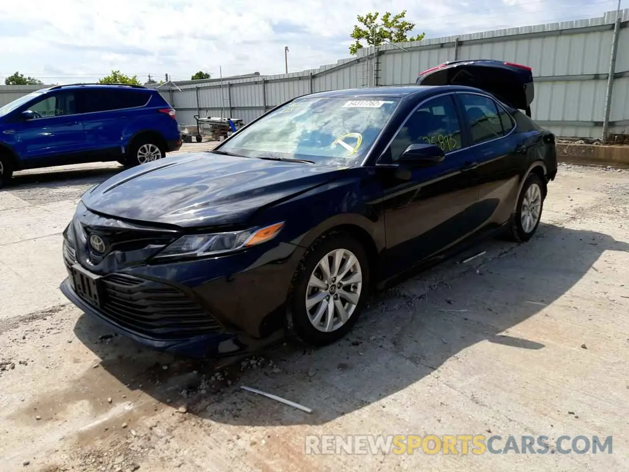 2 fotografías del automóvil dañado 4T1B11HK2KU243639 TOYOTA CAMRY 2019