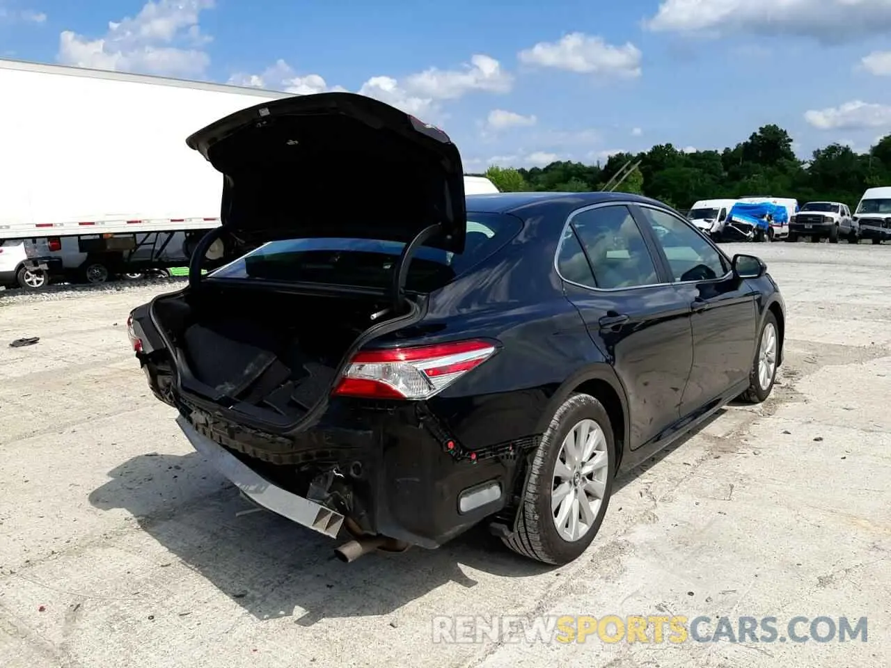 4 fotografías del automóvil dañado 4T1B11HK2KU243639 TOYOTA CAMRY 2019