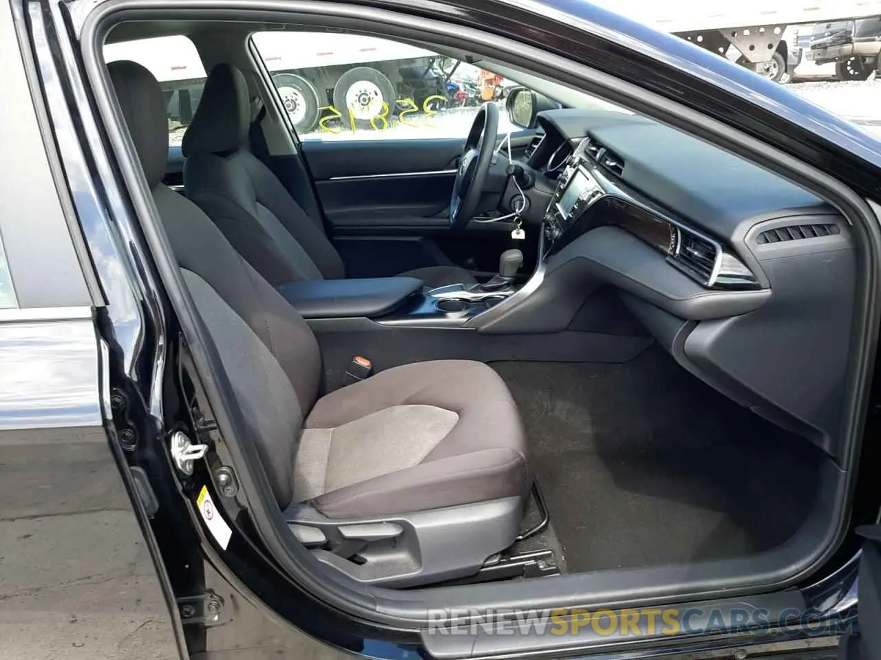 5 fotografías del automóvil dañado 4T1B11HK2KU243639 TOYOTA CAMRY 2019