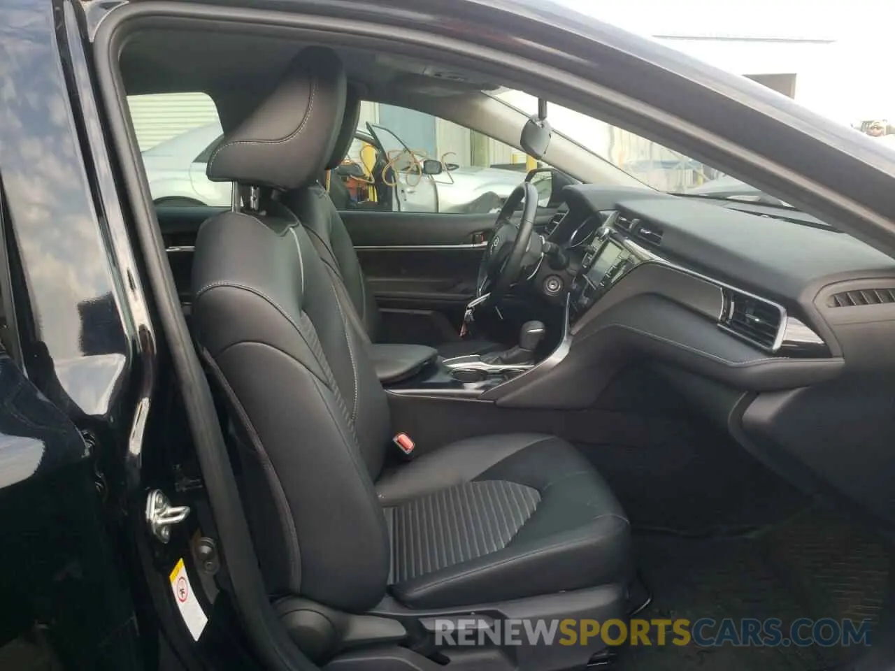 5 fotografías del automóvil dañado 4T1B11HK2KU249330 TOYOTA CAMRY 2019