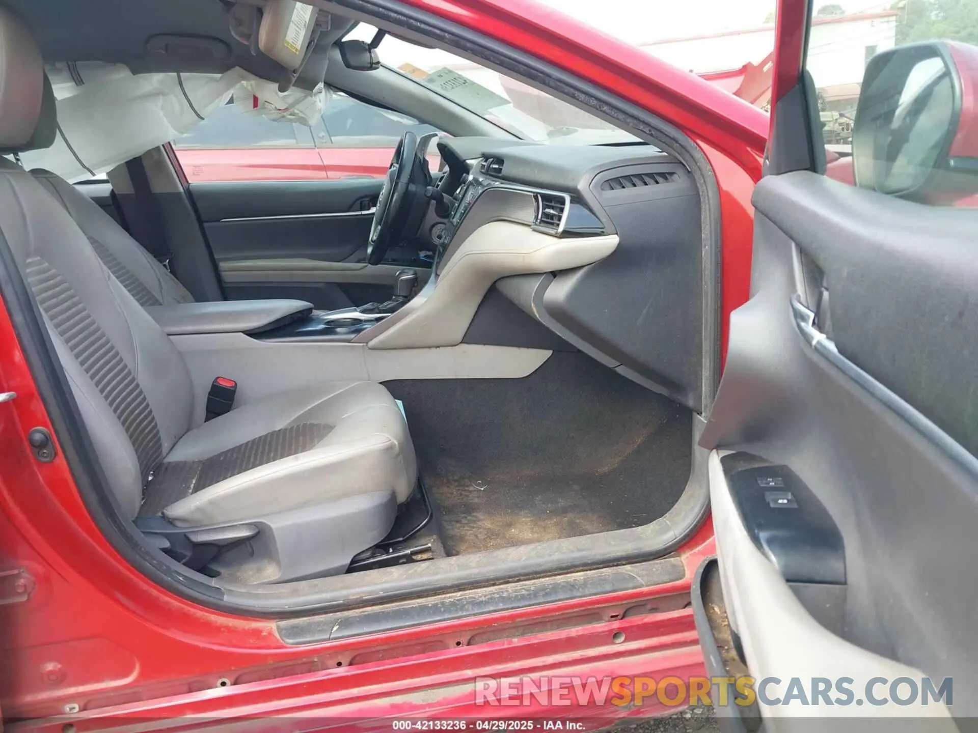 5 fotografías del automóvil dañado 4T1B11HK2KU258111 TOYOTA CAMRY 2019