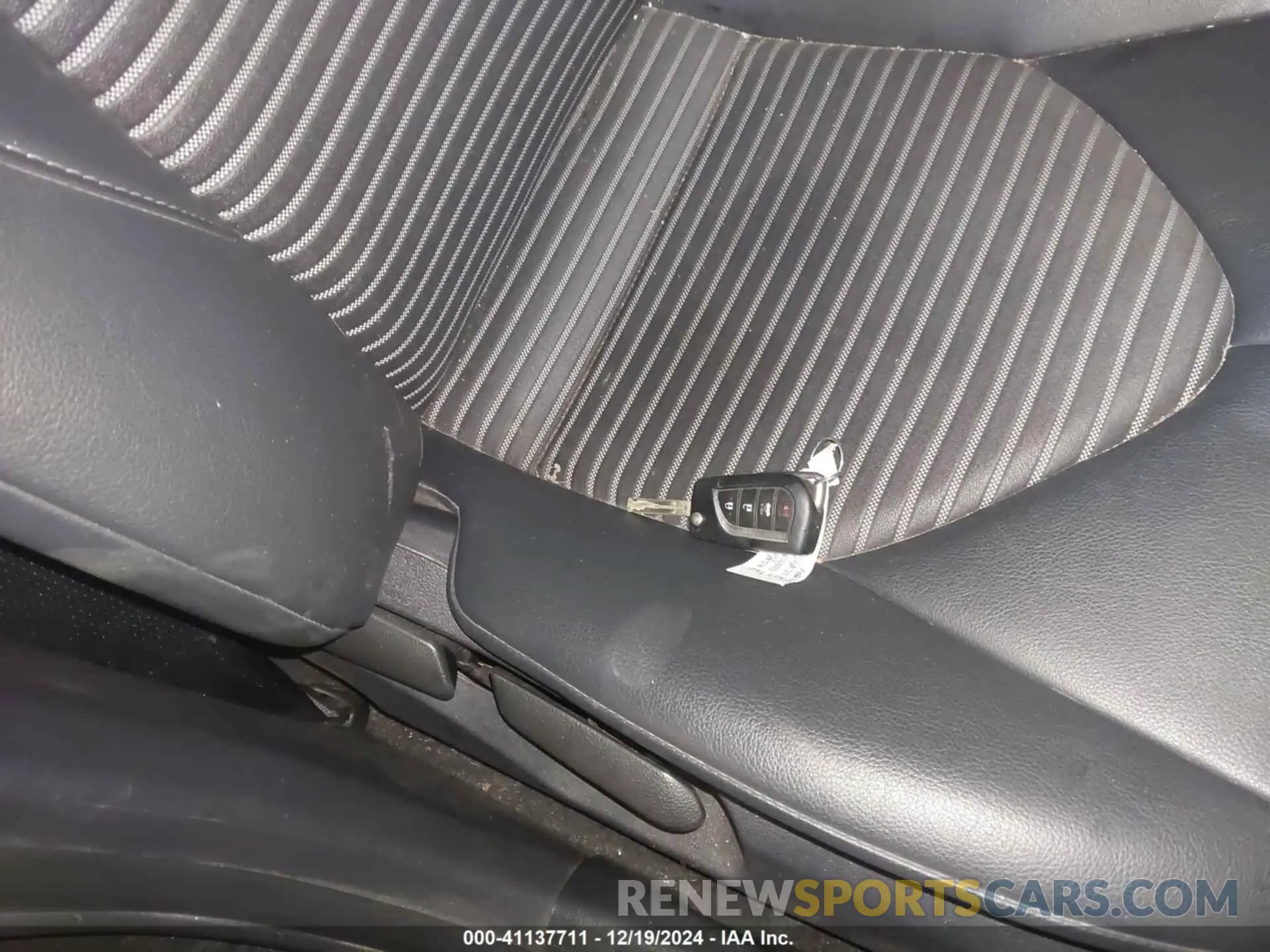 11 fotografías del automóvil dañado 4T1B11HK2KU279833 TOYOTA CAMRY 2019