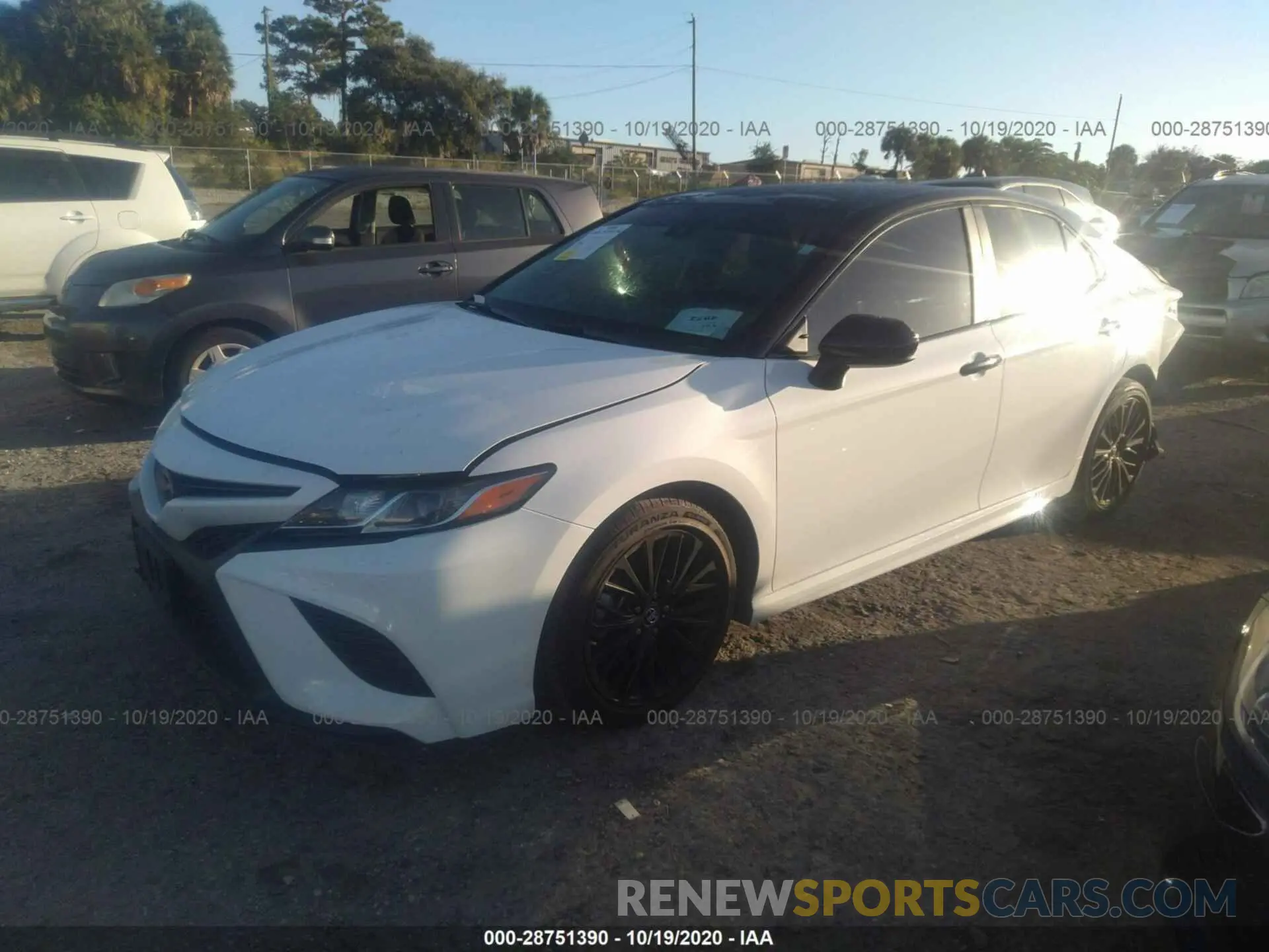 2 fotografías del automóvil dañado 4T1B11HK2KU287298 TOYOTA CAMRY 2019