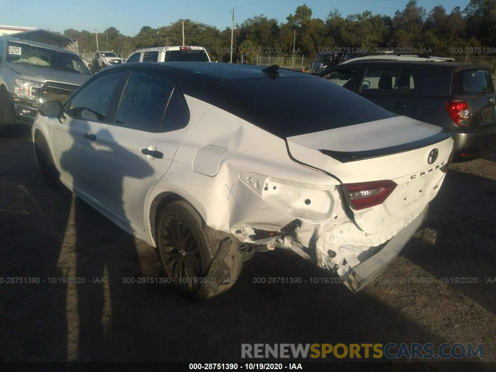 3 fotografías del automóvil dañado 4T1B11HK2KU287298 TOYOTA CAMRY 2019