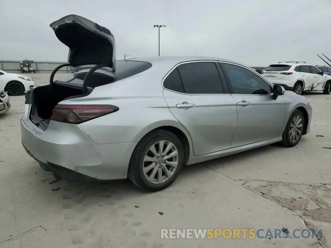 3 fotografías del automóvil dañado 4T1B11HK2KU680105 TOYOTA CAMRY 2019