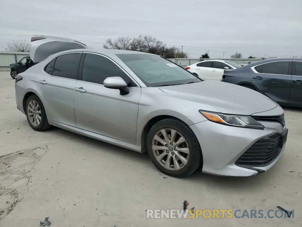 4 fotografías del automóvil dañado 4T1B11HK2KU680105 TOYOTA CAMRY 2019