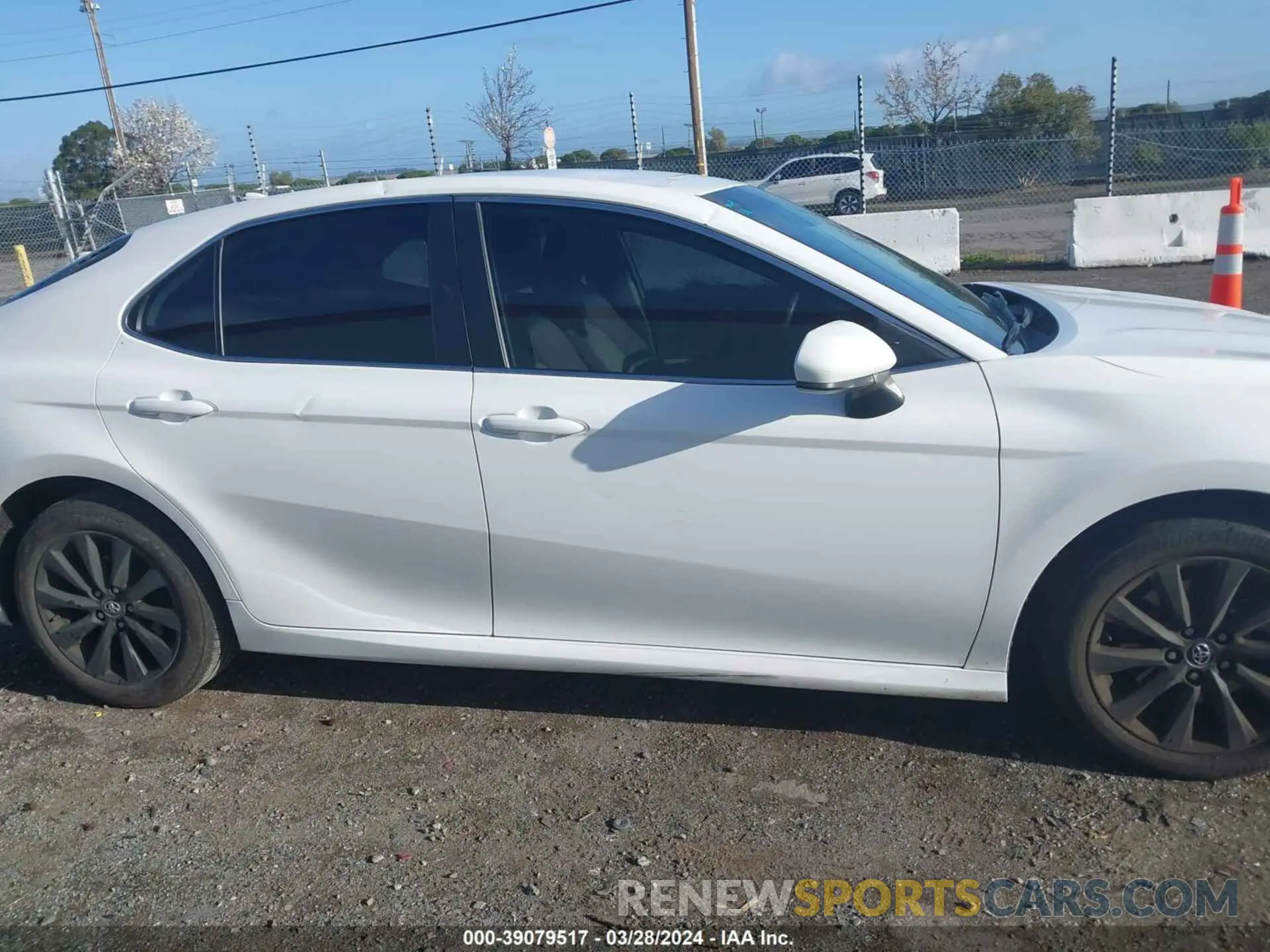 13 fotografías del automóvil dañado 4T1B11HK2KU695011 TOYOTA CAMRY 2019
