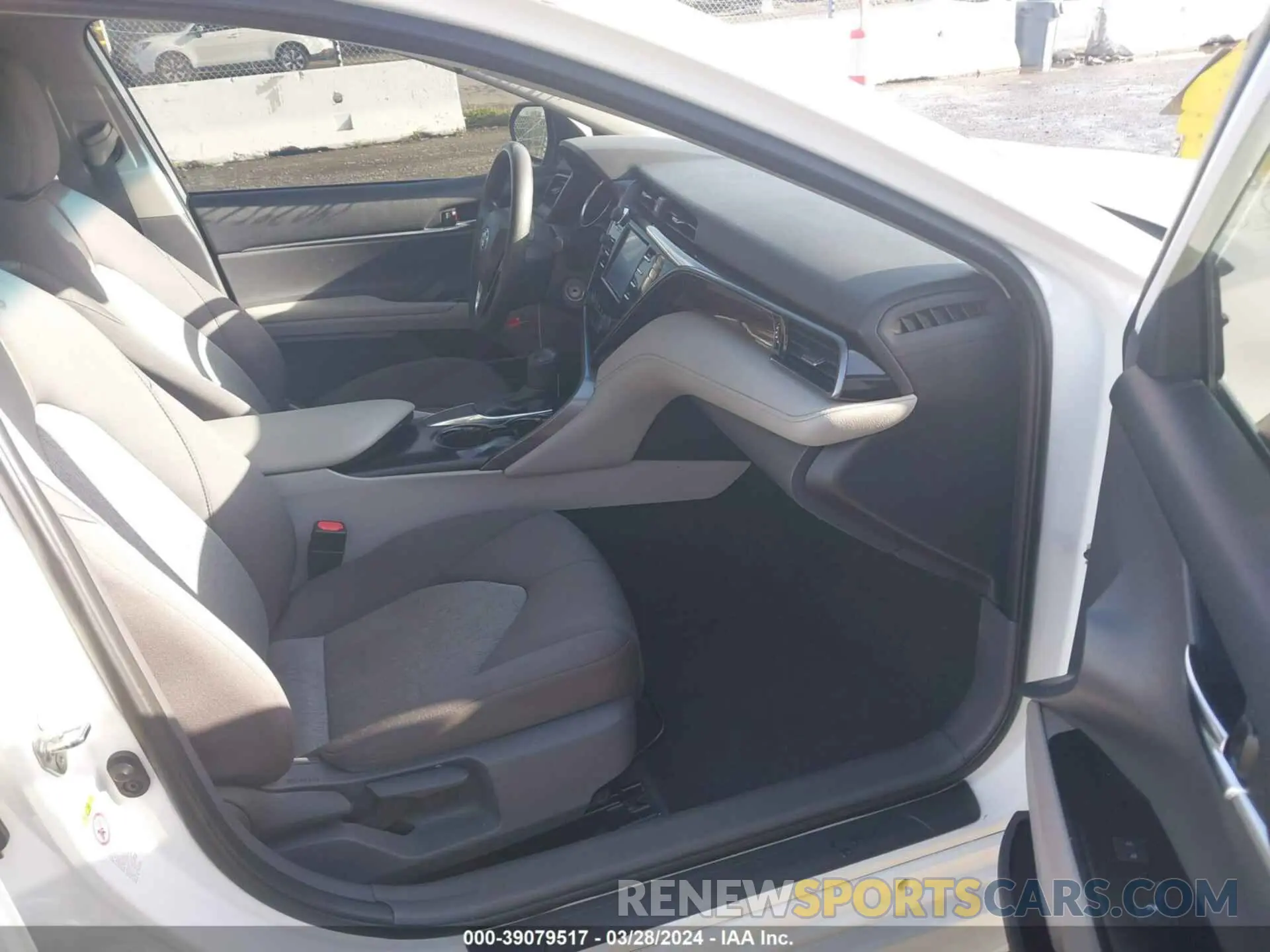 5 fotografías del automóvil dañado 4T1B11HK2KU695011 TOYOTA CAMRY 2019