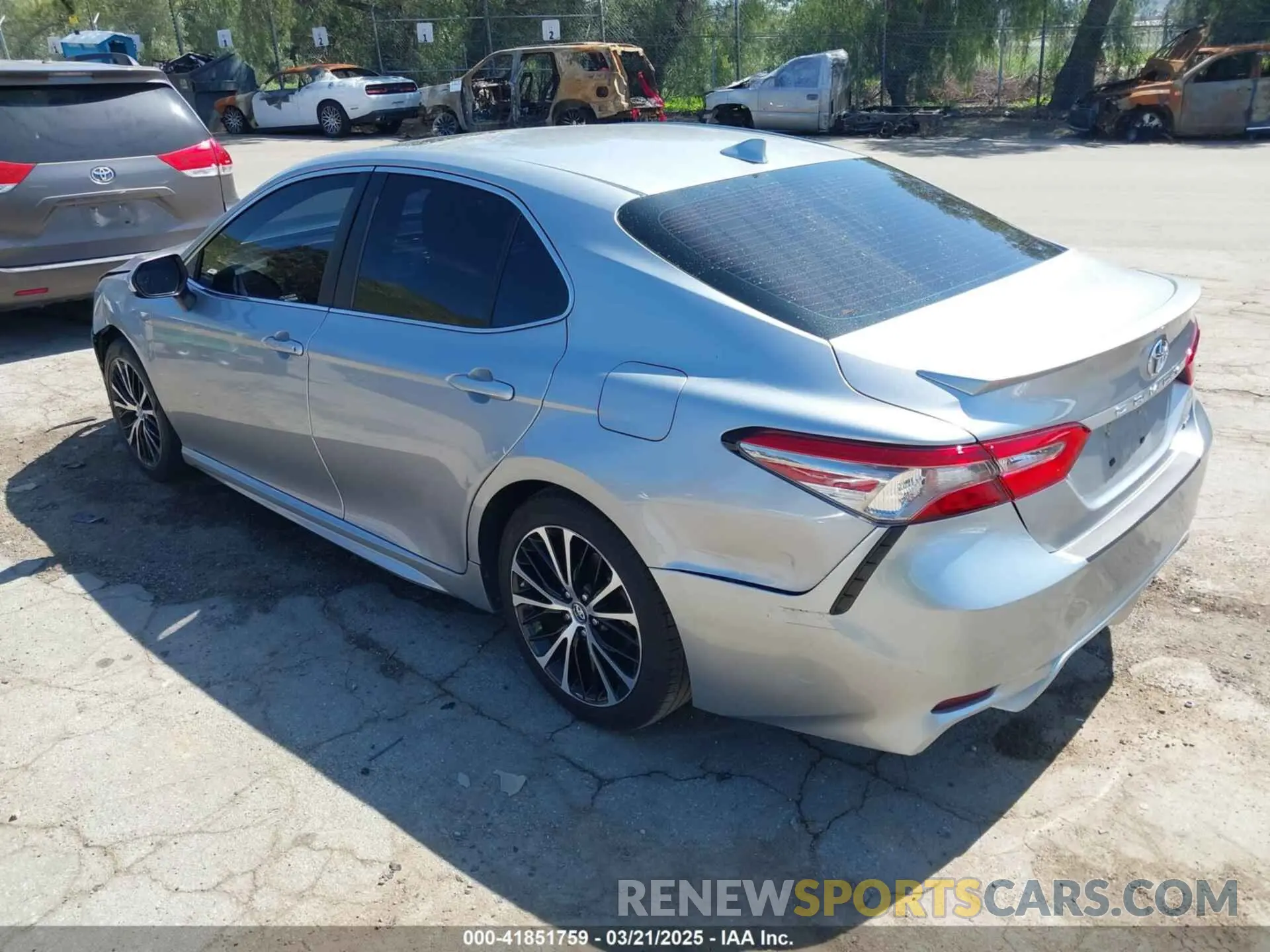 3 fotografías del automóvil dañado 4T1B11HK2KU710252 TOYOTA CAMRY 2019