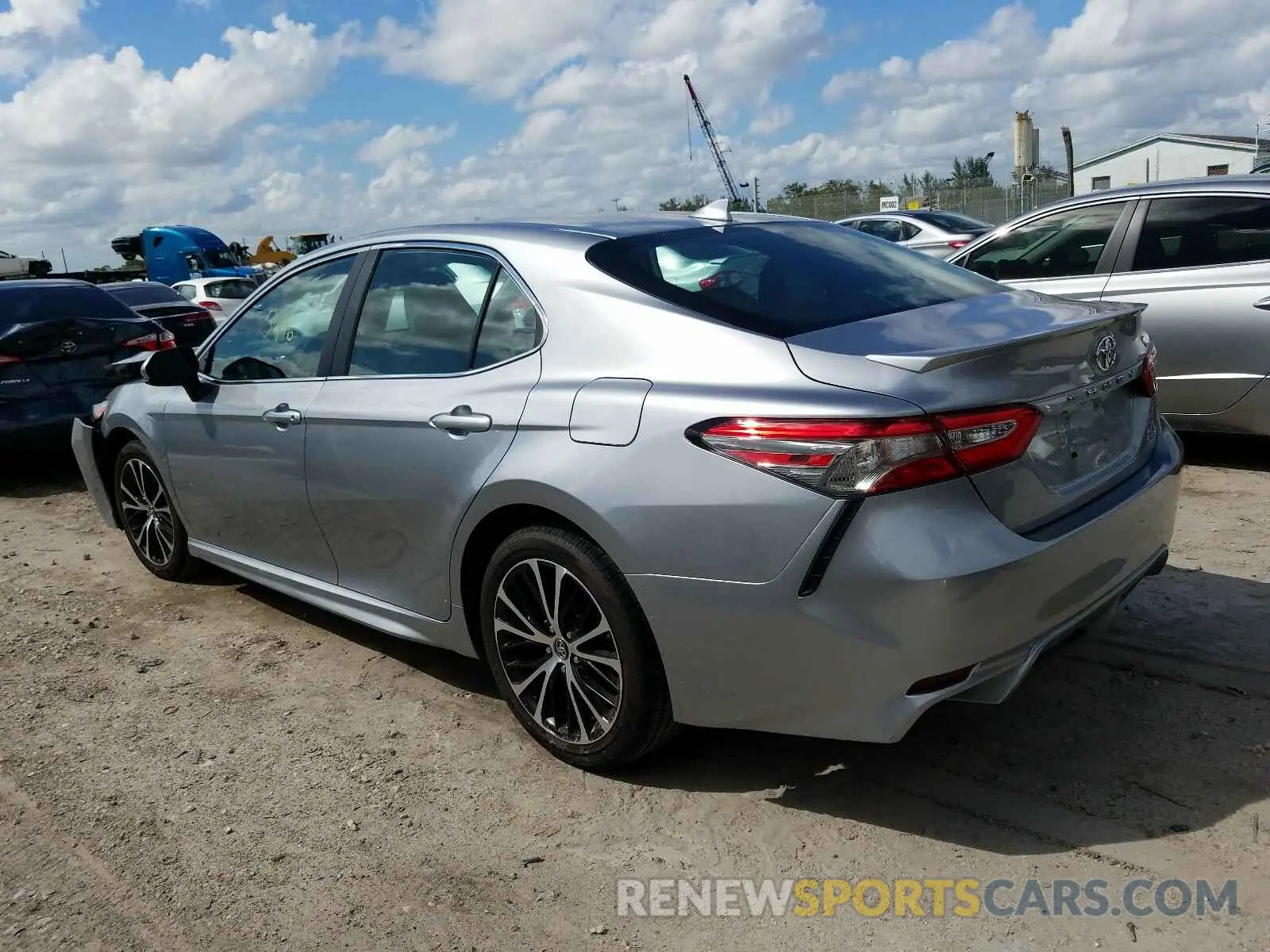 3 fotografías del automóvil dañado 4T1B11HK2KU745406 TOYOTA CAMRY 2019