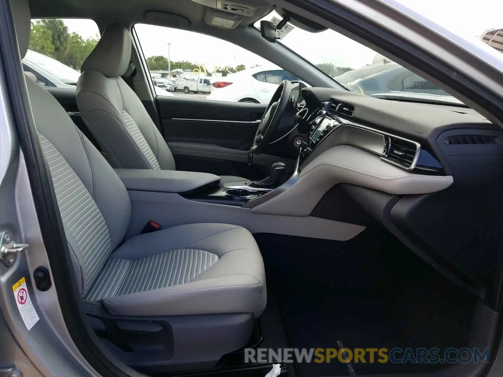 5 fotografías del automóvil dañado 4T1B11HK2KU745406 TOYOTA CAMRY 2019