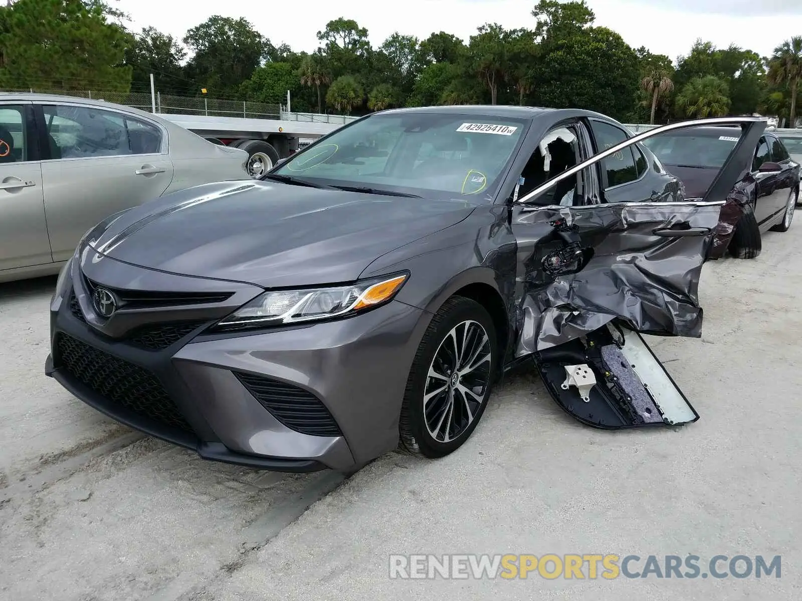 2 fotografías del automóvil dañado 4T1B11HK2KU751576 TOYOTA CAMRY 2019