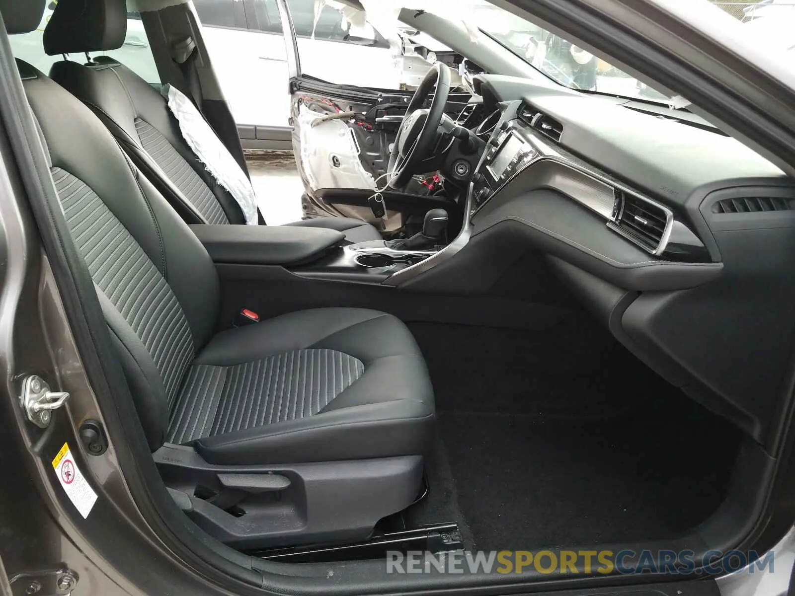 5 fotografías del automóvil dañado 4T1B11HK2KU751576 TOYOTA CAMRY 2019