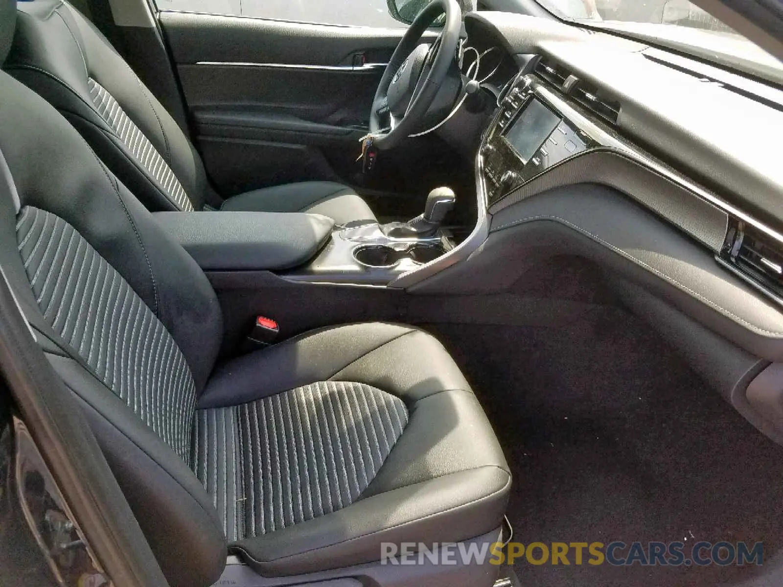5 fotografías del automóvil dañado 4T1B11HK2KU752825 TOYOTA CAMRY 2019