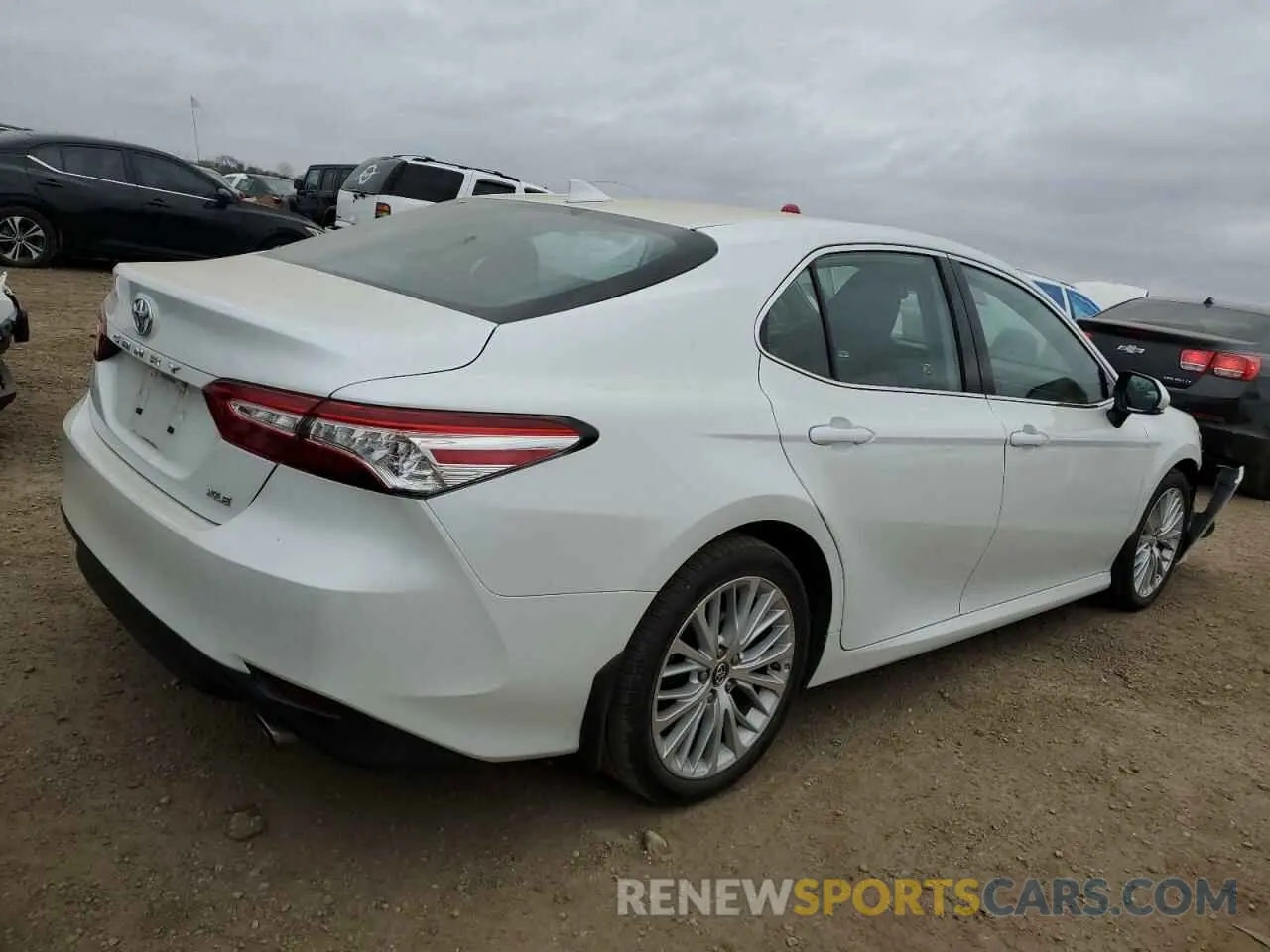 3 fotografías del automóvil dañado 4T1B11HK2KU753926 TOYOTA CAMRY 2019