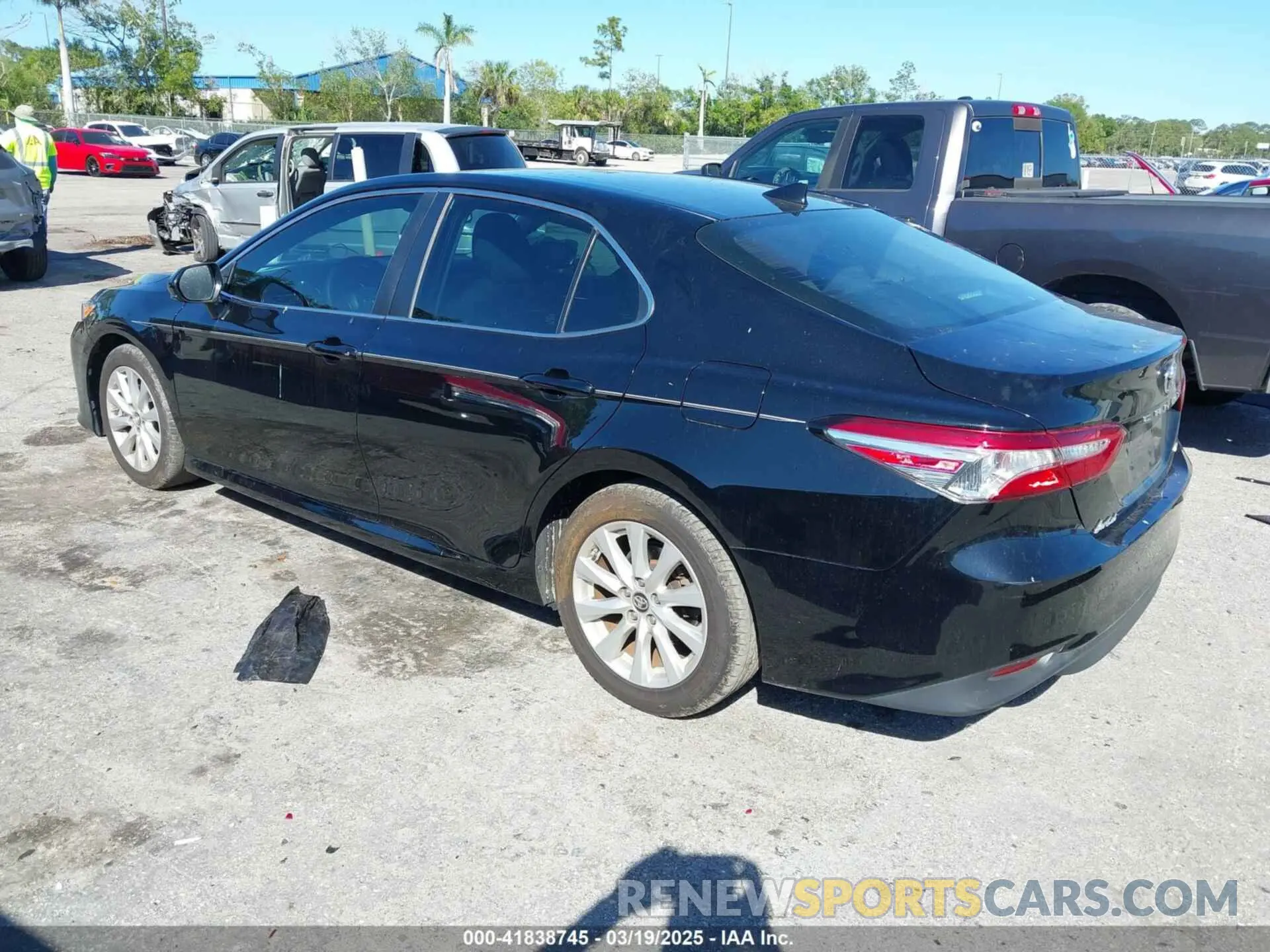 3 fotografías del automóvil dañado 4T1B11HK2KU763808 TOYOTA CAMRY 2019