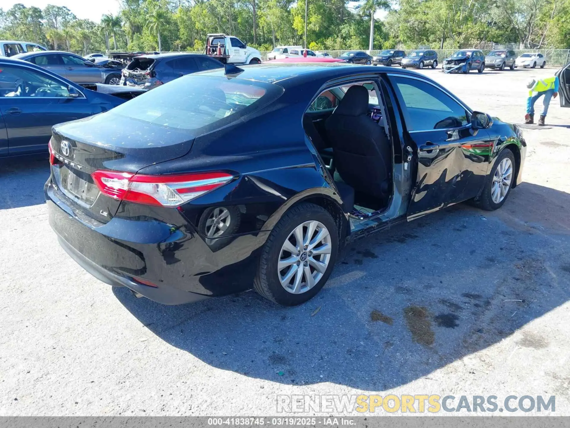 4 fotografías del automóvil dañado 4T1B11HK2KU763808 TOYOTA CAMRY 2019