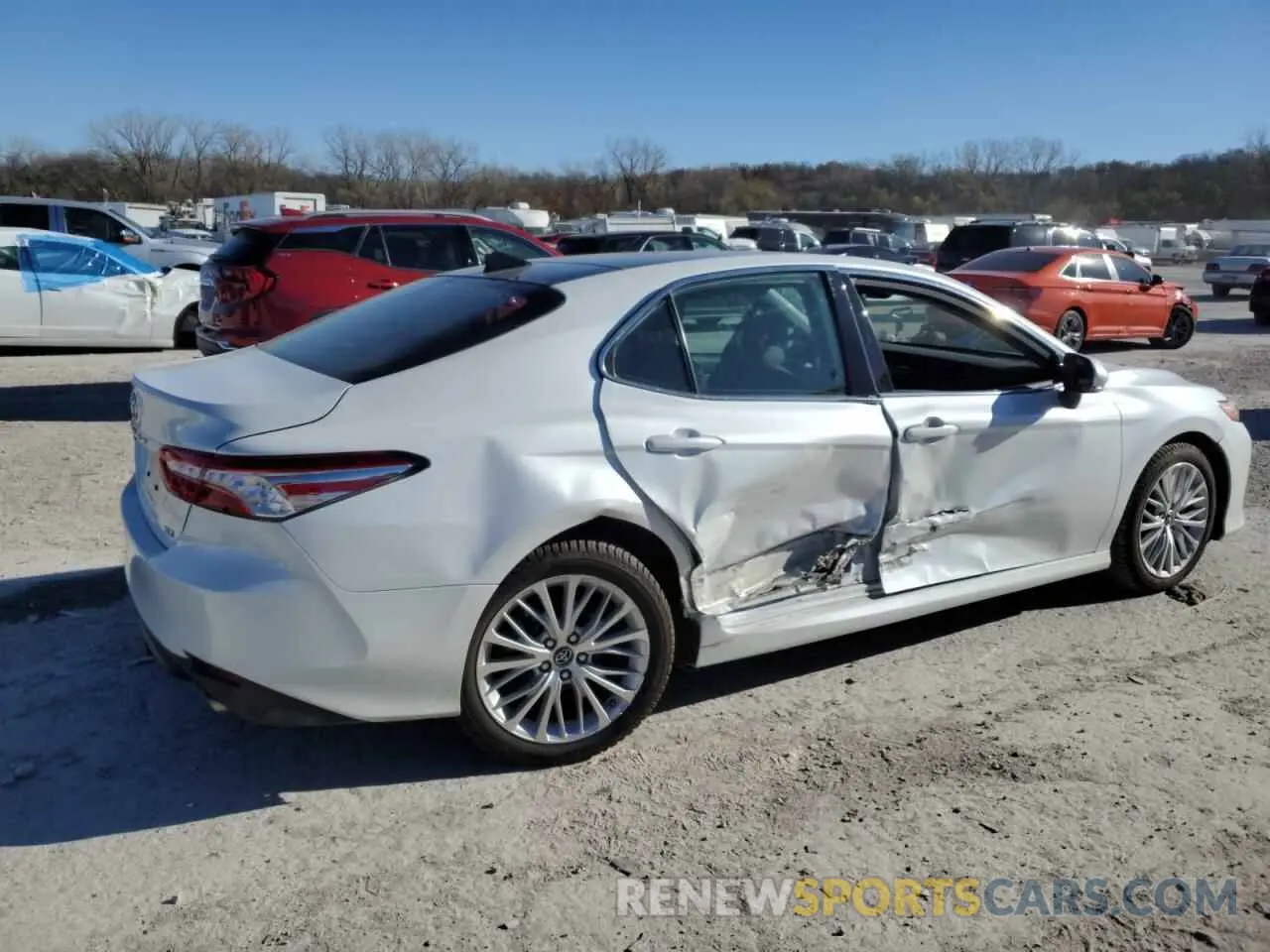3 fotografías del automóvil dañado 4T1B11HK2KU766823 TOYOTA CAMRY 2019